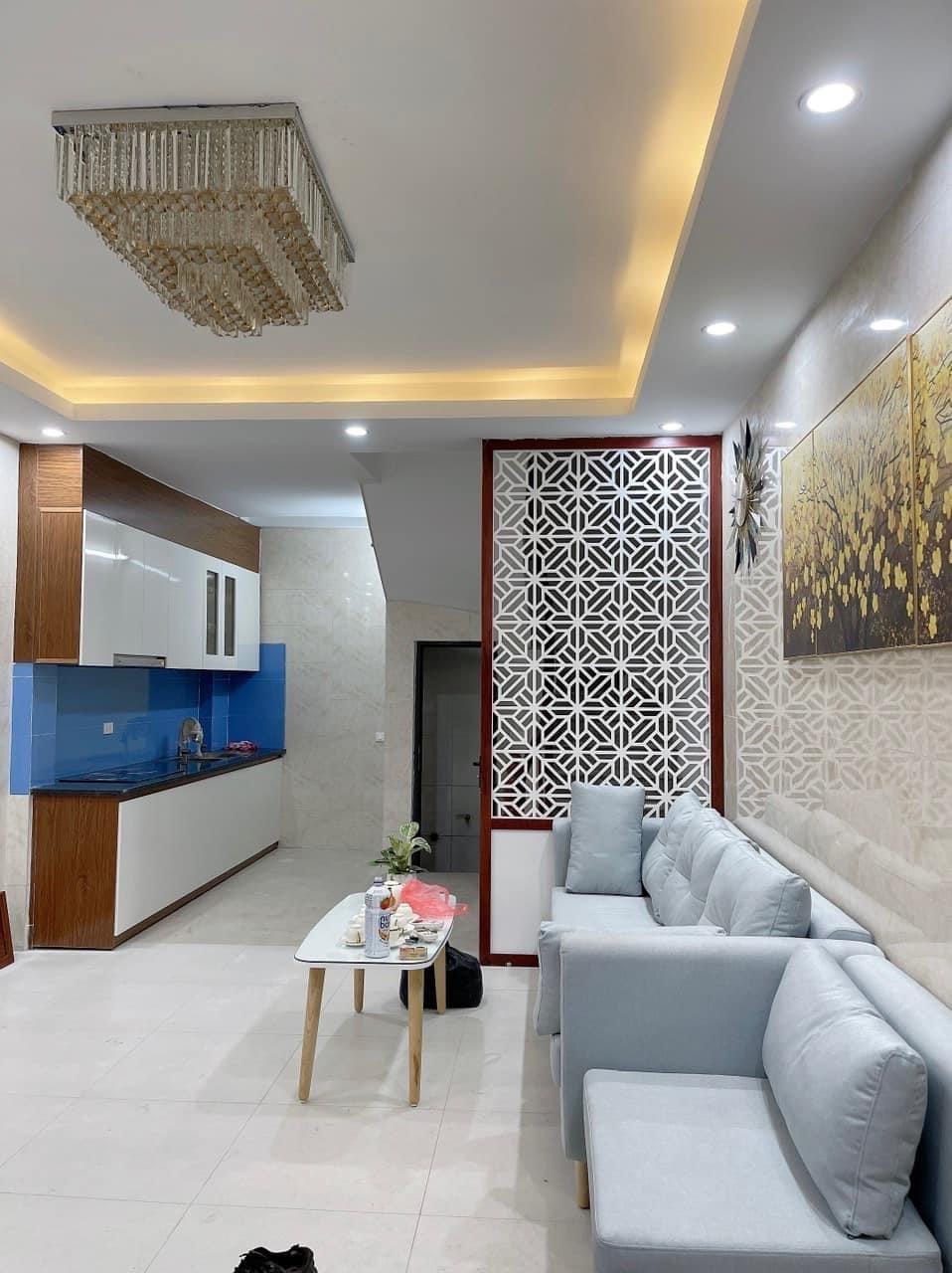 Bán nhà Dương Quảng Hàm 40m2, 5 tầng, mặt tiền 4m2, giá 4.4 tỷ Lh 0886585789 13409596