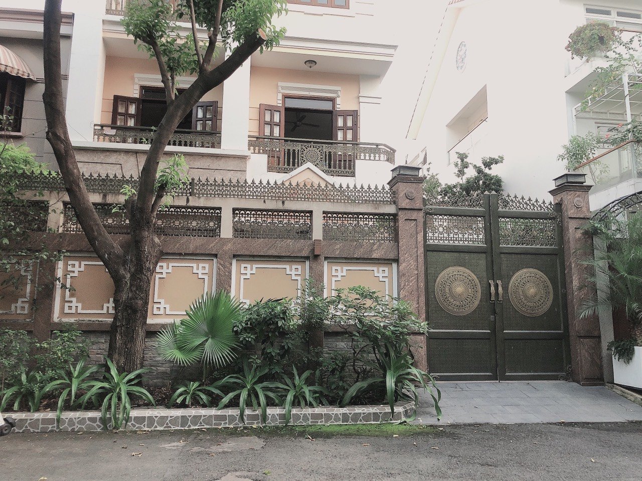 Bán gấp khu Biệt thự Víp Phổ Quang, Tân Bình, 200m2, ngang 10m, 3 tầng mái thái, 45 tỷ. 13424527