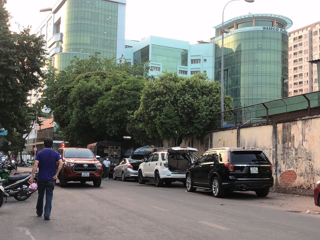 Bán gấp khu Biệt thự Víp Phổ Quang, Tân Bình, 200m2, ngang 10m, 3 tầng mái thái, 45 tỷ. 13424527