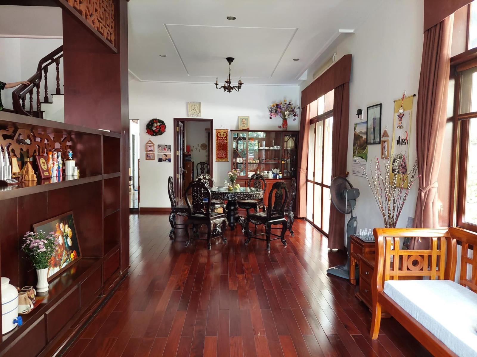 Bán gấp khu Biệt thự Víp Phổ Quang, Tân Bình, 200m2, ngang 10m, 3 tầng mái thái, 45 tỷ. 13424527