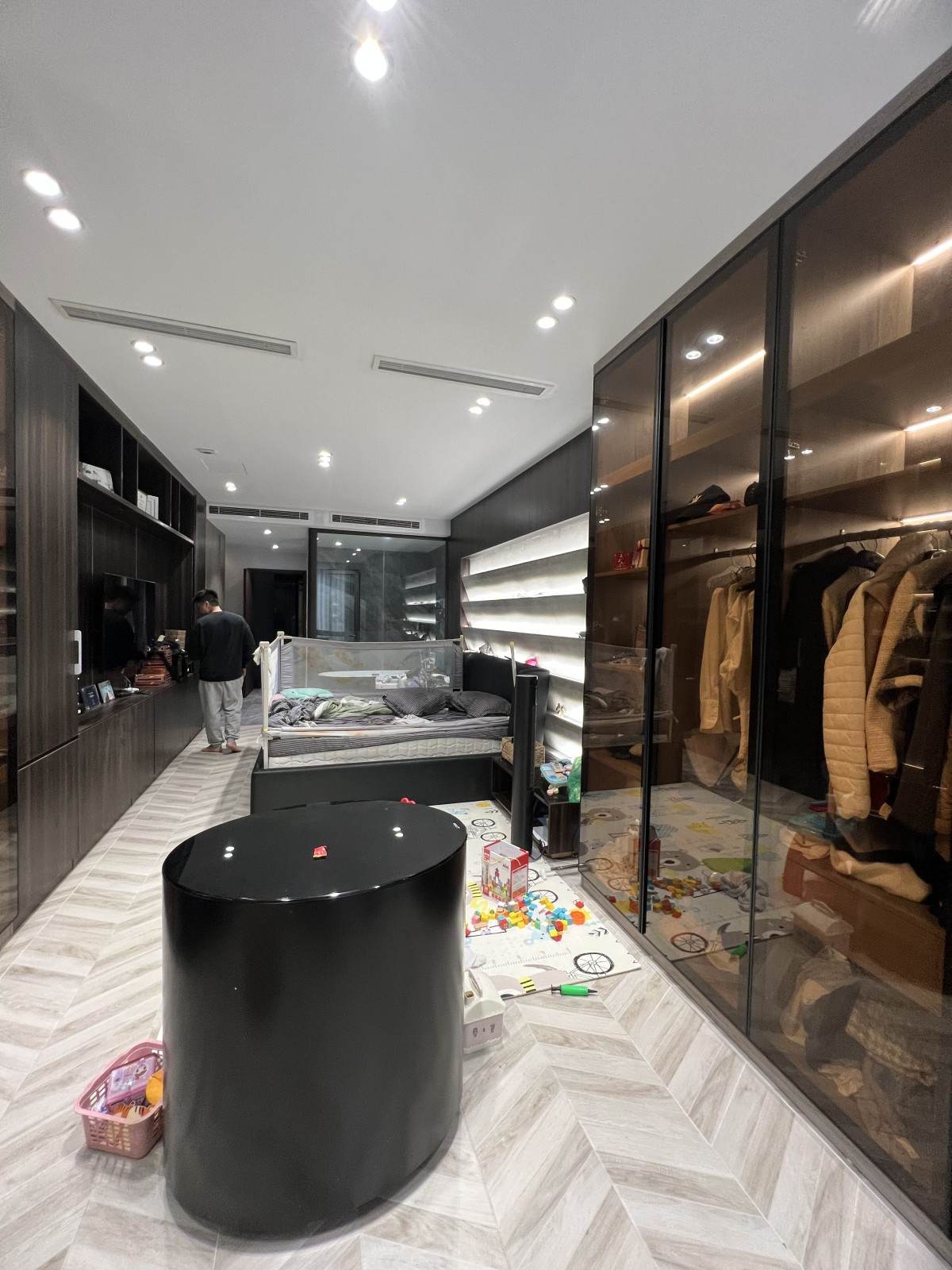 Bán nhà  LẠC LONG QUÂN , Ô TÔ , Ô CHỜ THANG 65M 6tầng 11.3 tỷ 0988357957 13438013