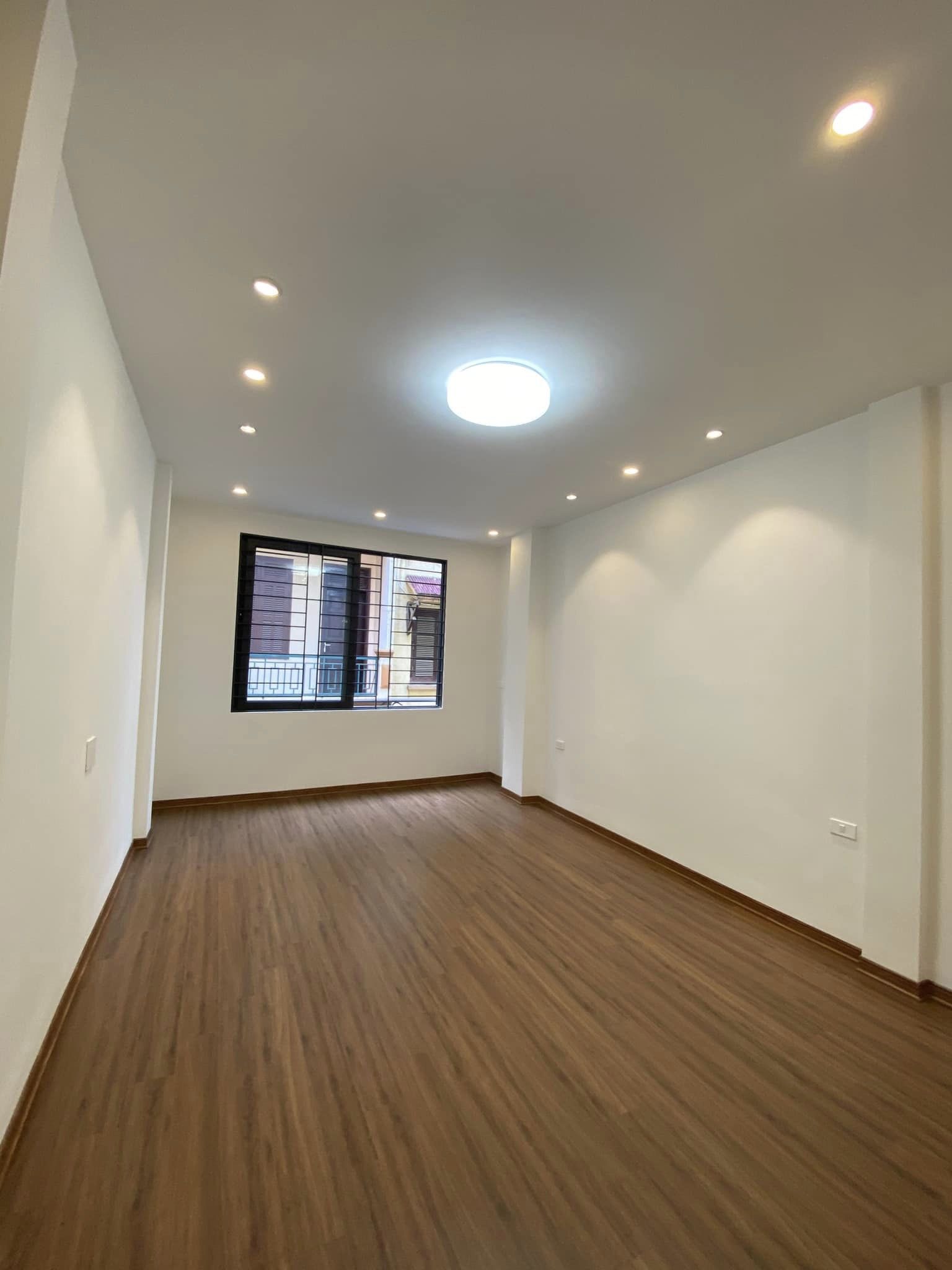 BÁN NHÀ  PHẠM VĂN ĐỒNG , GẦN PHỐ NGÕ RỘNG  ,THOÁNG SÁNG , TIỆN ÍCH VÔ VÀN 59M 4 TẦNG 7,1 TỶ 13439332