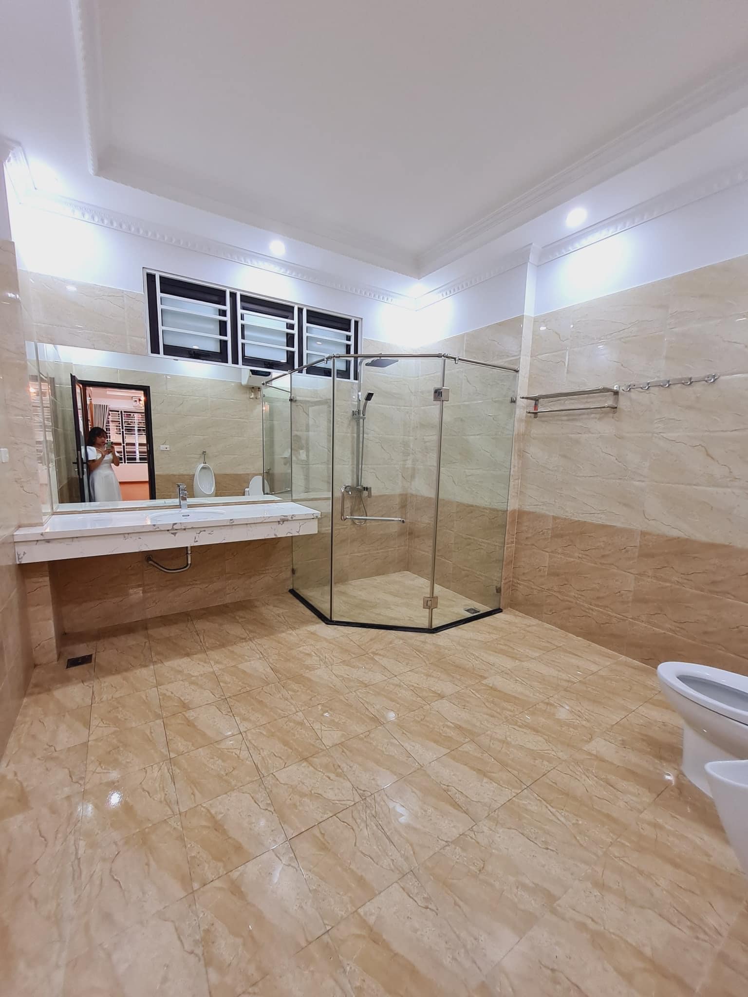 BÁN NHÀ VÕNG THỊ Ô TÔ ,LÔ GÓC , Ô CHỜ THANG MÁY, GẦN HỒ TÂY 69 M 6 TẦNG 11.0TỶ 13439372