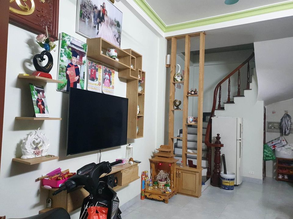 Nhà Nguyễn Văn Cừ, Long Biên 35m2, 5T giá 3,3 tỷ ( Lô góc, ngõ nông) 13448131