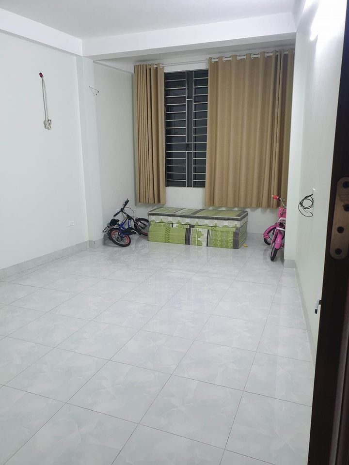 Nhà Nguyễn Văn Cừ, Long Biên 35m2, 5T giá 3,3 tỷ ( Lô góc, ngõ nông) 13448131