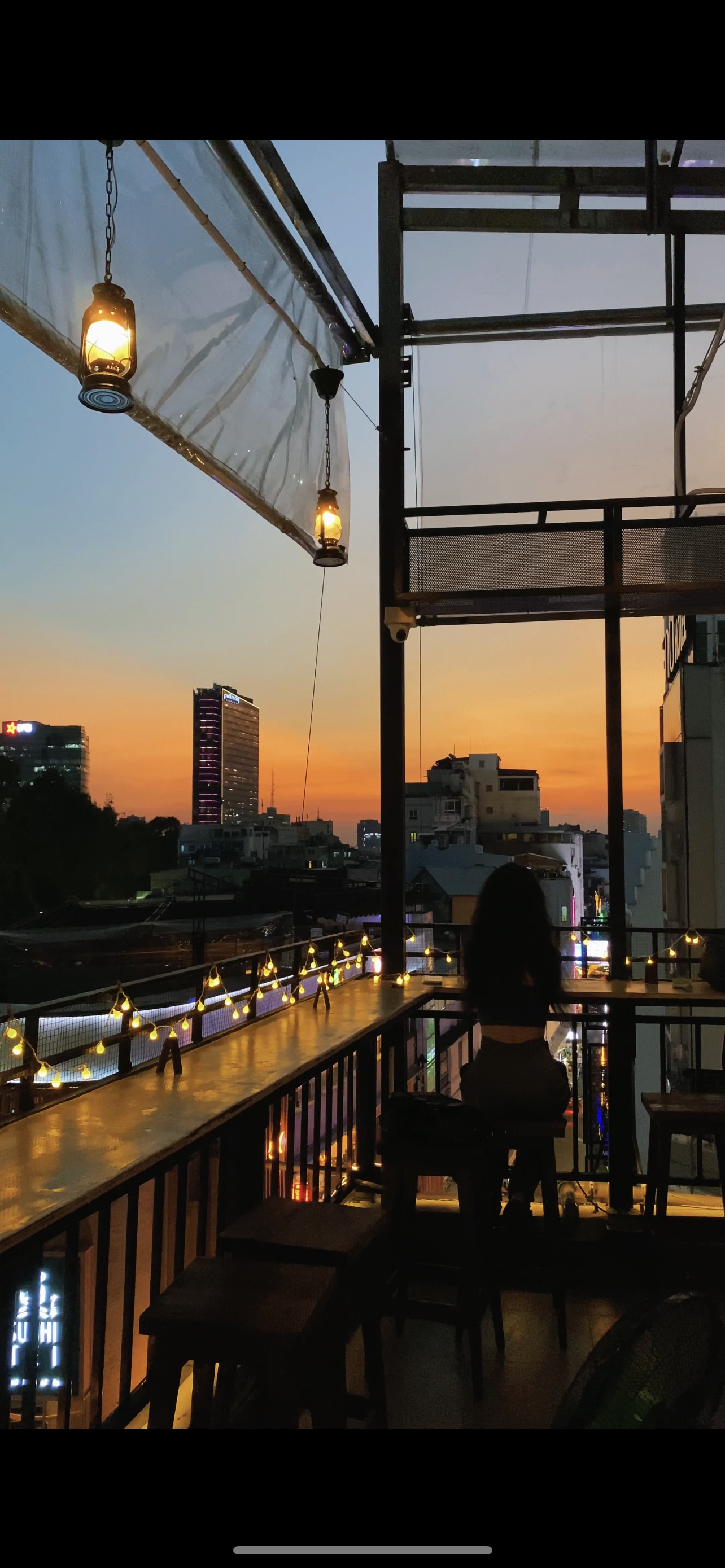 CẦN CHO THUÊ HOẶC SANG NHƯỢNG LẠI QUÁN ROOFTOP TẠI QUẬN 1 13449531