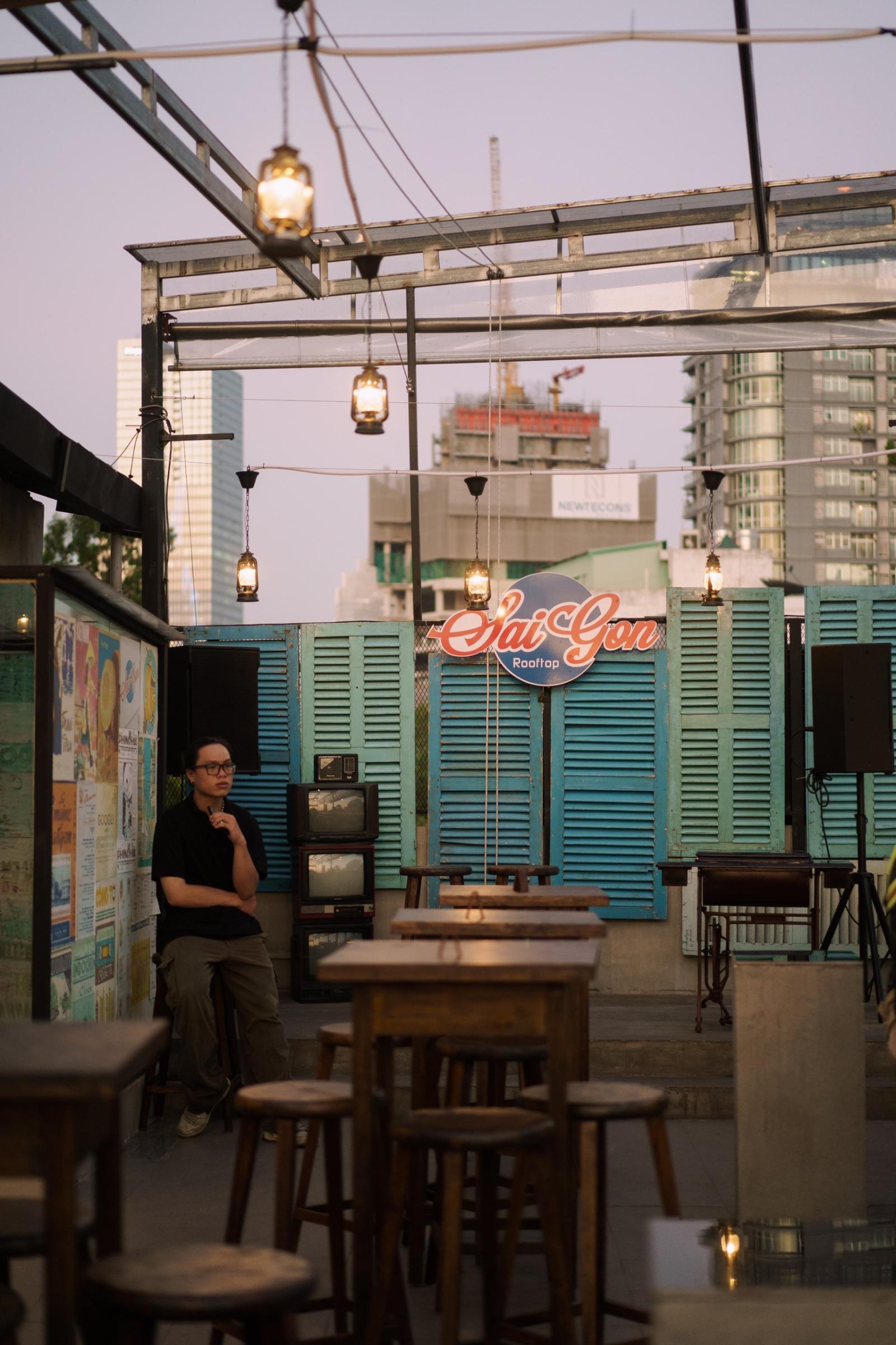 CẦN CHO THUÊ HOẶC SANG NHƯỢNG LẠI QUÁN ROOFTOP TẠI QUẬN 1 13449531