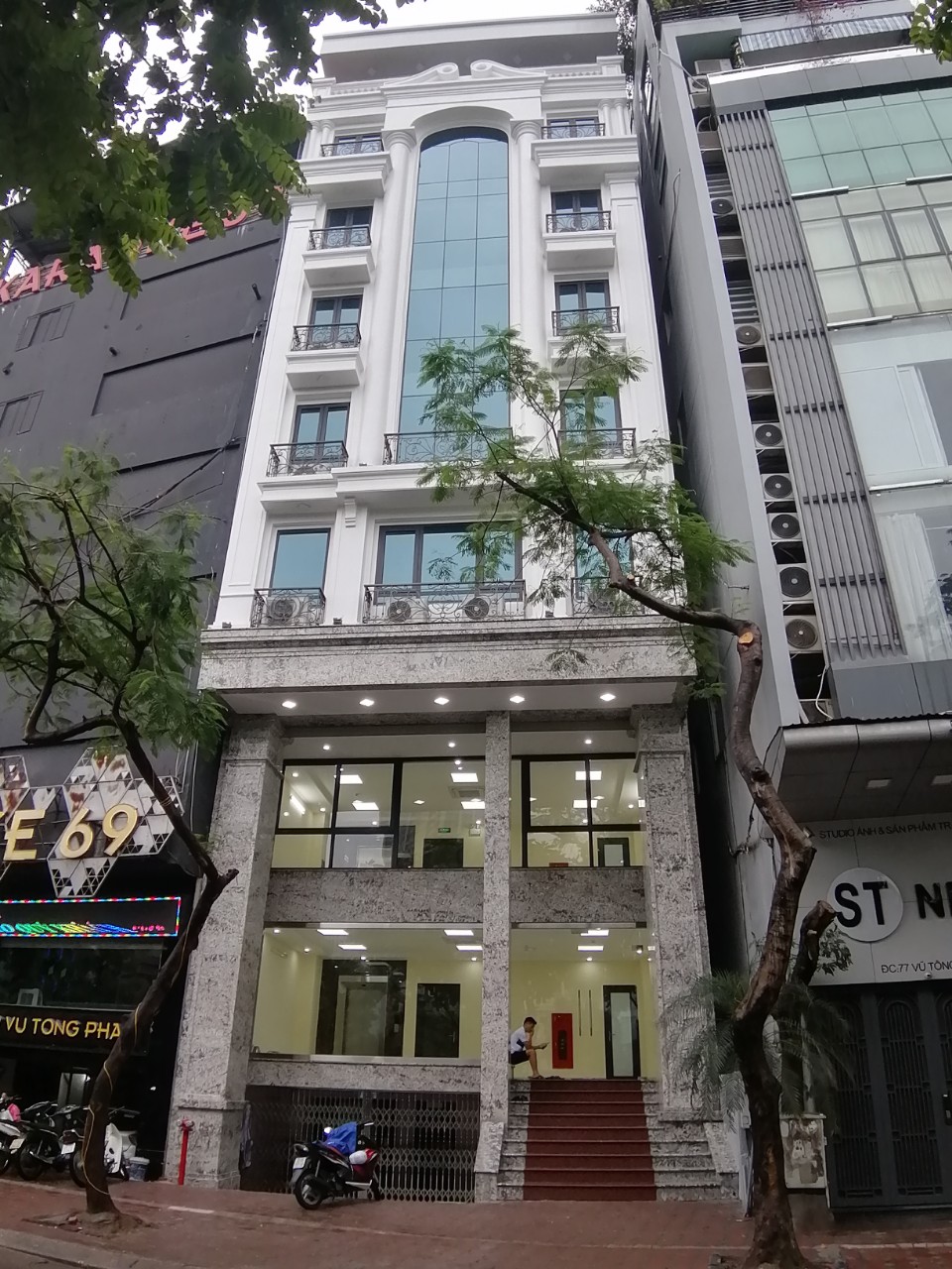 Bán tòa nhà VP 9 tầng mặt phố Nguyễn Xuân Khoát_ Xuân La Dt 290m2 Mt 16m.Giá 135 tỷ 13456649