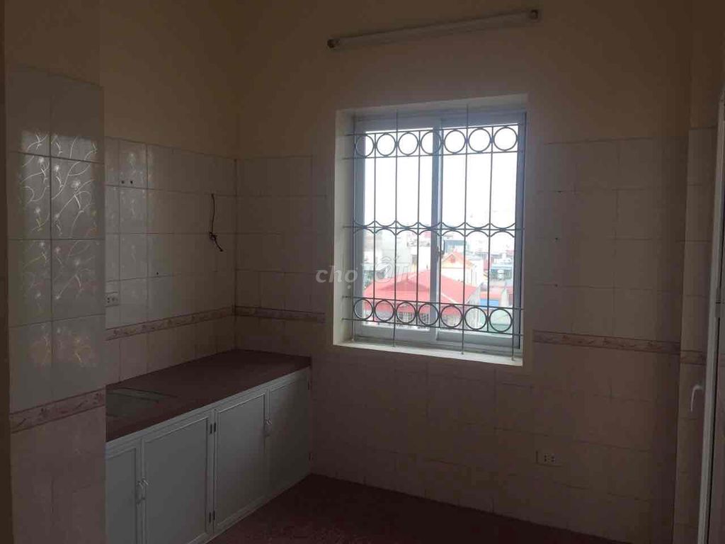 Cho thuê căn hộ trong khu tập thể 7 tầng ngân hàng công thương 135/48 Nguyễn Văn Cừ, Phường Ngọc 13485972