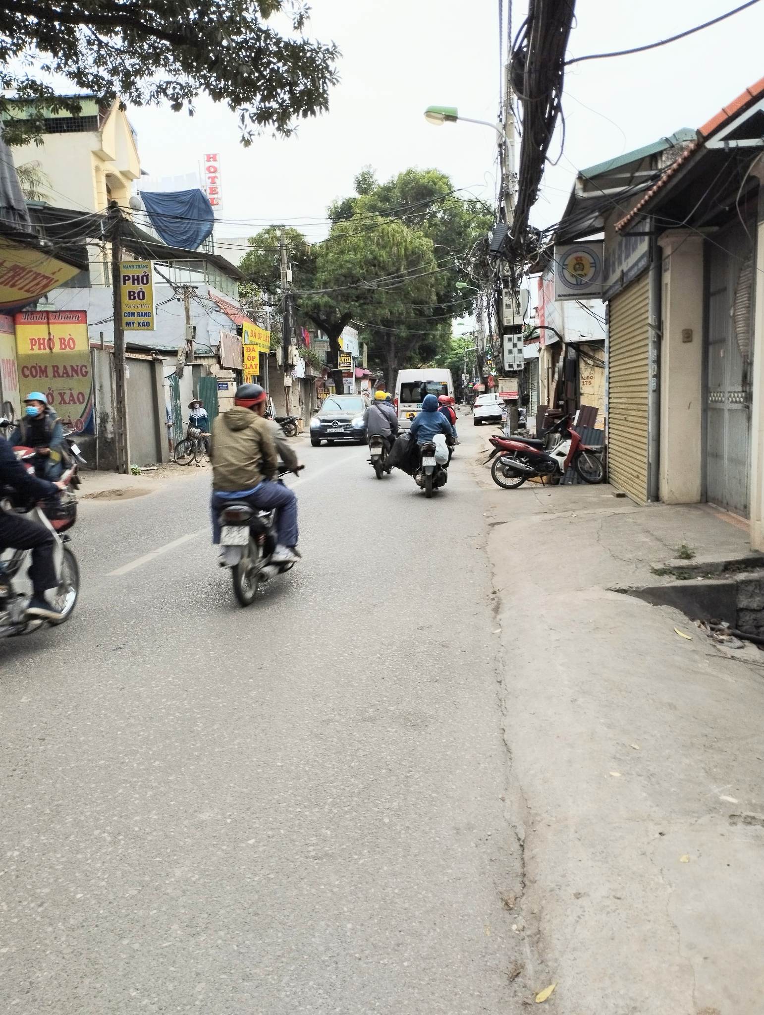 Nhà Mặt Phố Nguyễn Hoàng Tôn-LÔ GÓC –VỈA HÈ- Kinh Doanh 56M 4tầng MT 5m 10.2T 13489294