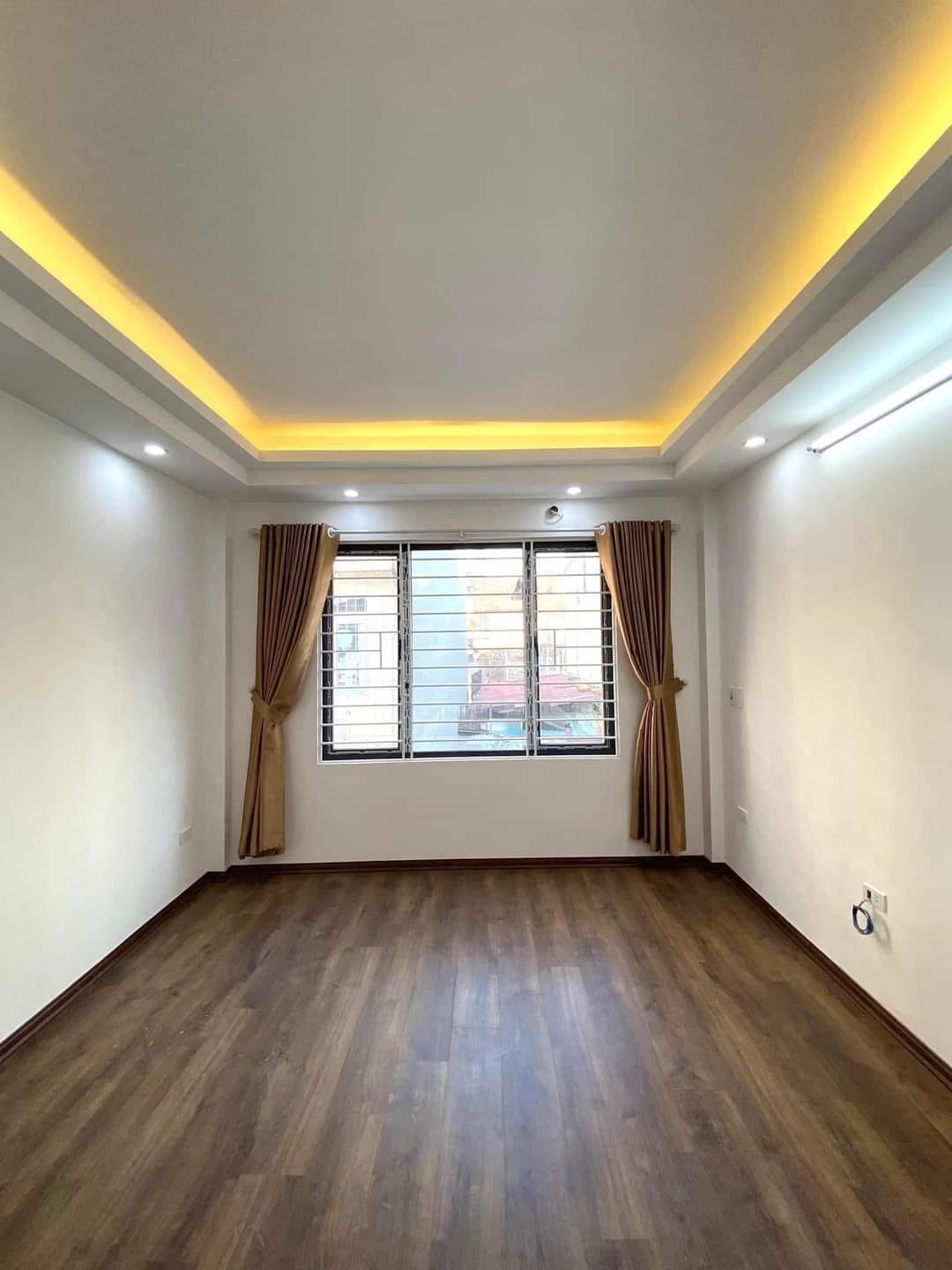 Giá Sốc. Bán Nhà Cổ Linh, Phường Thạch Bàn, Long Biên 5T, 35m2 chỉ 2,8 tỷ  13508843