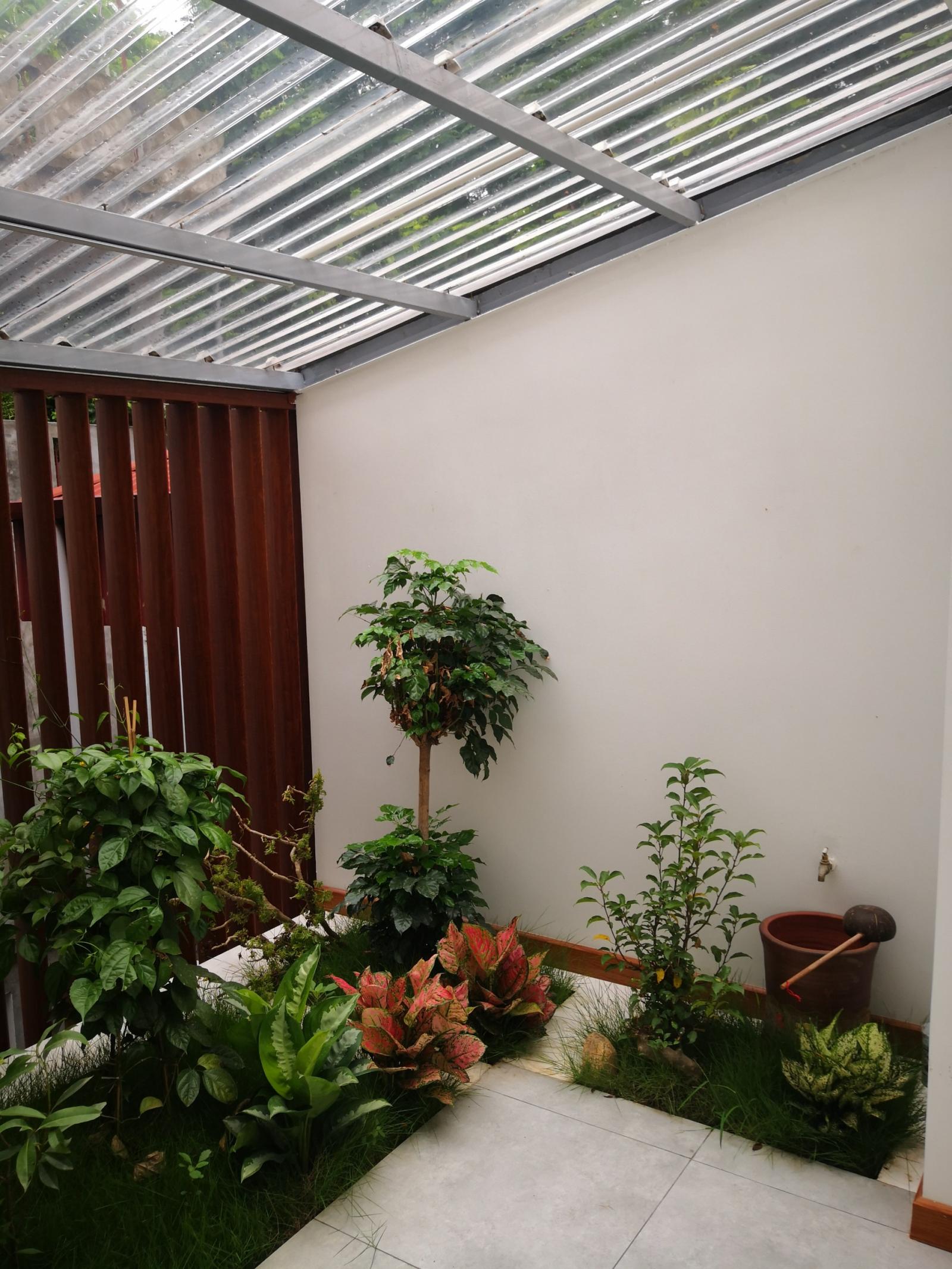 Bán nhà riêng ngõ 82 phố Yên Lãng dt 70 m2 x 4,5 t có sân cổng thoáng sau giá 10,8 tỷ
 13520517