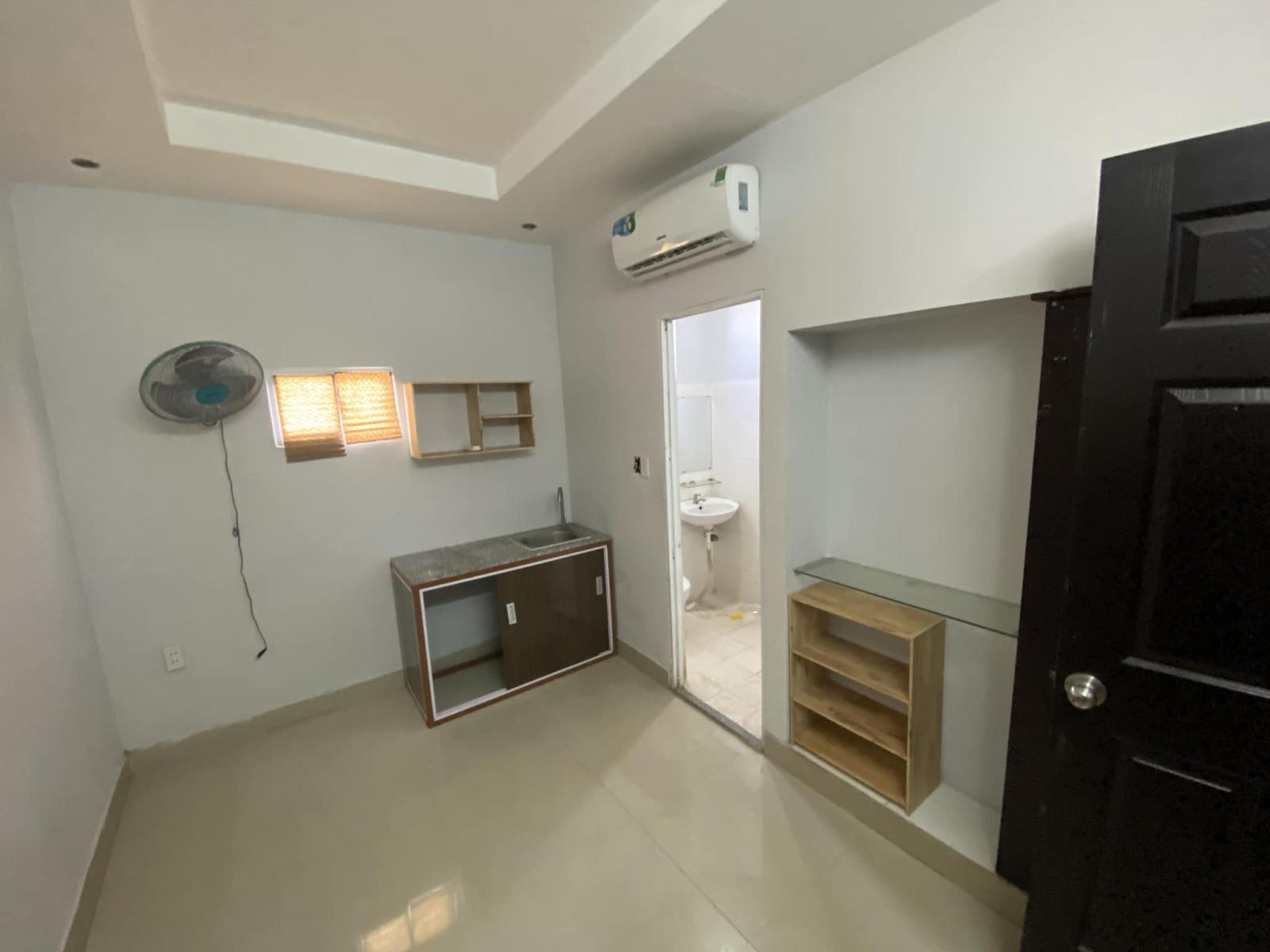 Bán mặt tiền Nguyễn Văn Quá, nhà kiểu căn hộ cho thuê, nhiều phòng, ngang rộng, quận 12 13535172