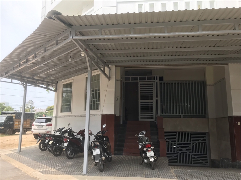 Cho thuê phòng tầng 5 sân thượng, tòa nhà an ninh KĐT Chí Linh P10 TPVT 13541999