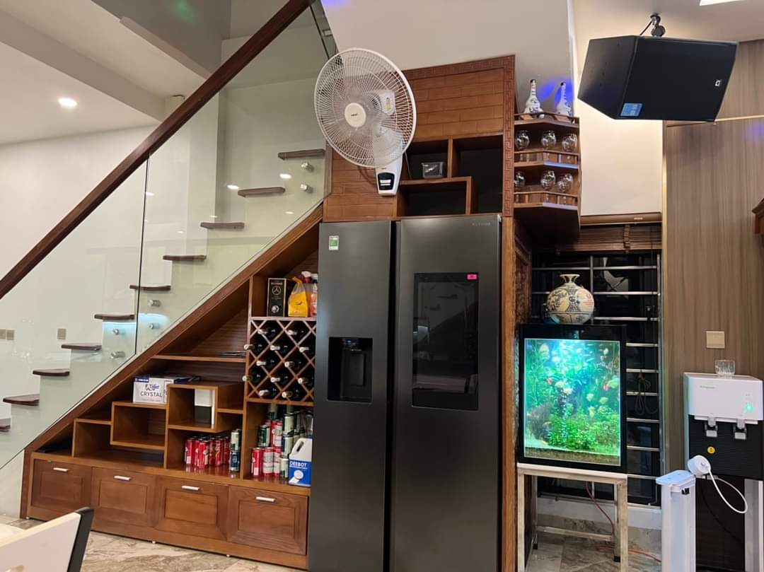 Bán nhà  LẠC LONG QUÂN , Ô TÔ , LÔ GÓC , NGÕ THÔNG 82M 4tầng 8.6 tỷ 0988357957 13549620