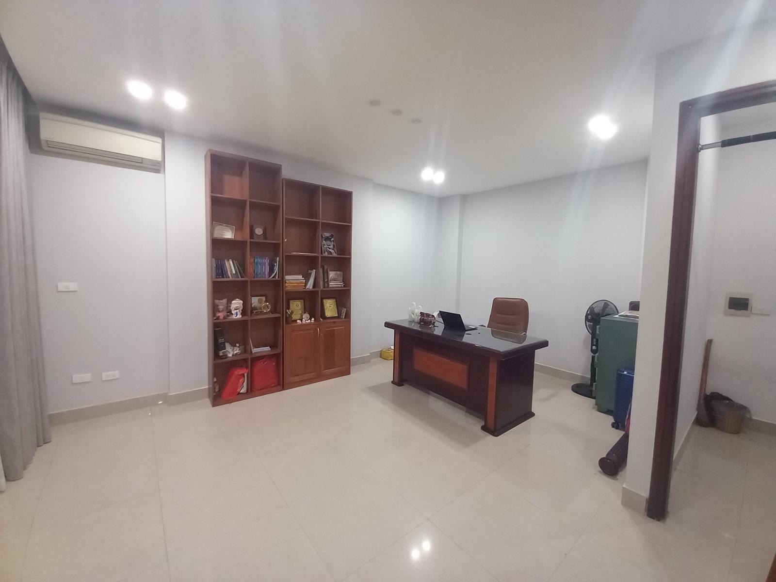 Nhà Nguyễn Hoàng Tôn-OTO TRÁNH - Kinh Doanh 67M 4tầng 8.3T 13556519