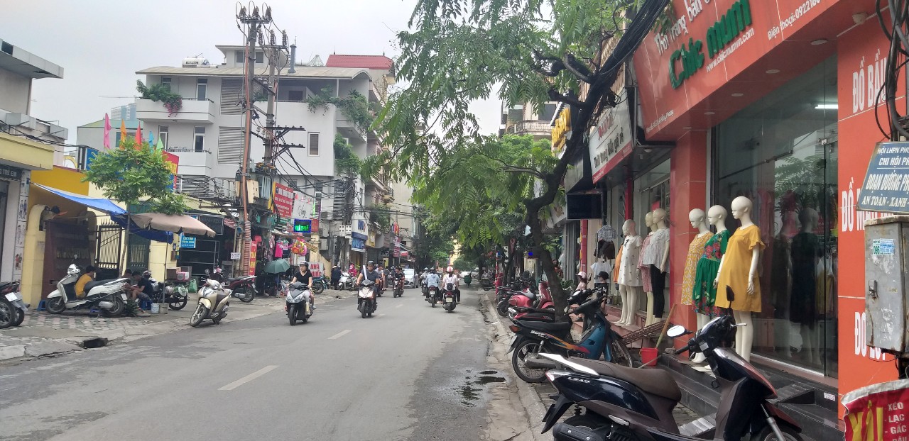 Chính chủ cần bán gấp nhà kinh doanh phố Lê Lợi, Hà Đông, Hà Nội. DT 40m. Giá 6 tỷ. LH: 0915232799(Hương)