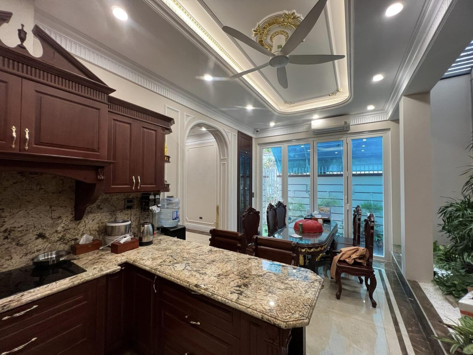 Bán nhà Lạc Long Quân –BIỆT THỰ , SÂN VƯỜN 215m 4tầng, MT 16m, Ô TÔ vào nhà giá 21 tỷ 13562657