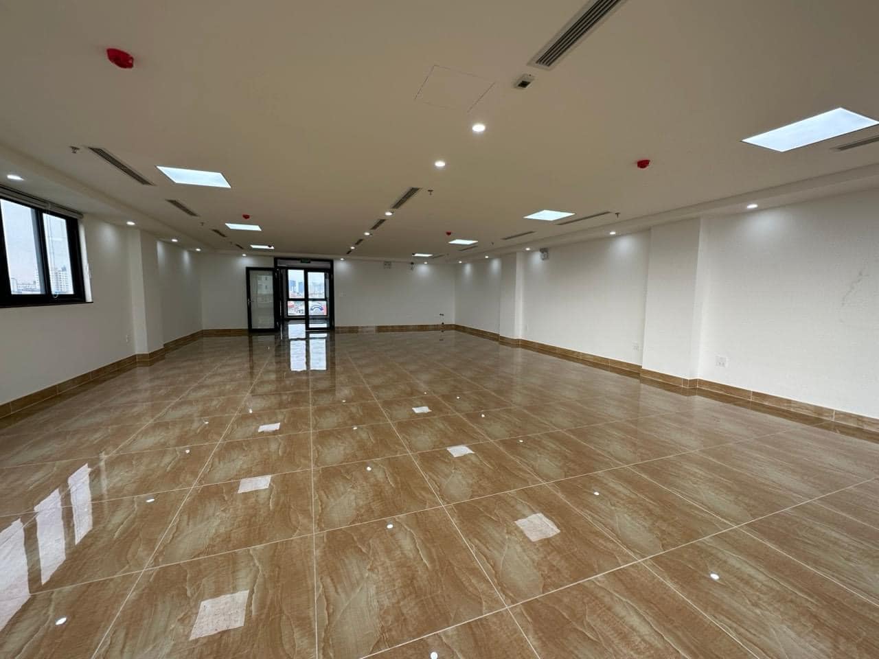 BÁN NHÀ MẶT PHỐ VÕ CHÍ CÔNG, 130M2, 6 TẦNG, MẶT TIỀN 13M, 4X Tỷ 13576127