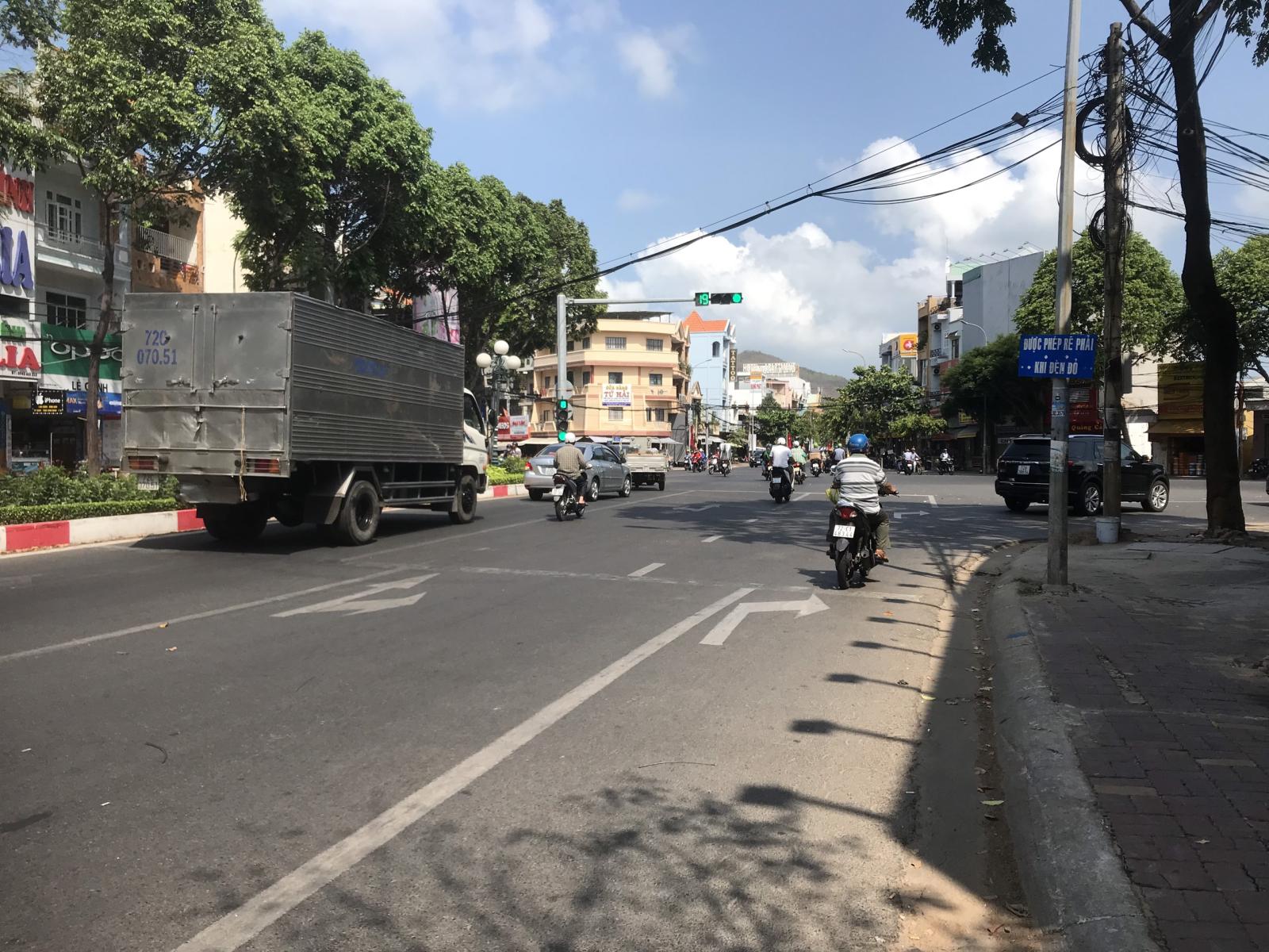 Cho thuê mặt bằng kính 120m2 1t2l đường nguyễn an ninh, tp.vũng tàu 13579566