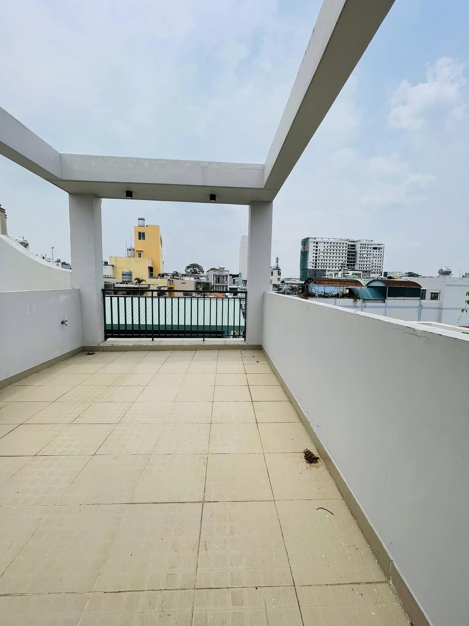 NGAY CÔNG VIÊN PHÚ NHUẬN – 5 TẦNG – HẺM XE HƠI – 5PN LỚN 13592085