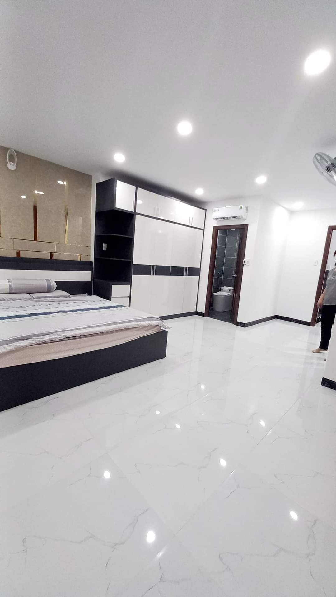 NHÀ CHÍNH CHỦ , VỊ TRÍ KHÔNG ĐỐI  THỦ TÂN QUY. Q7 180M2- (5.5*23)Chỉ :18 tỷ 13595636