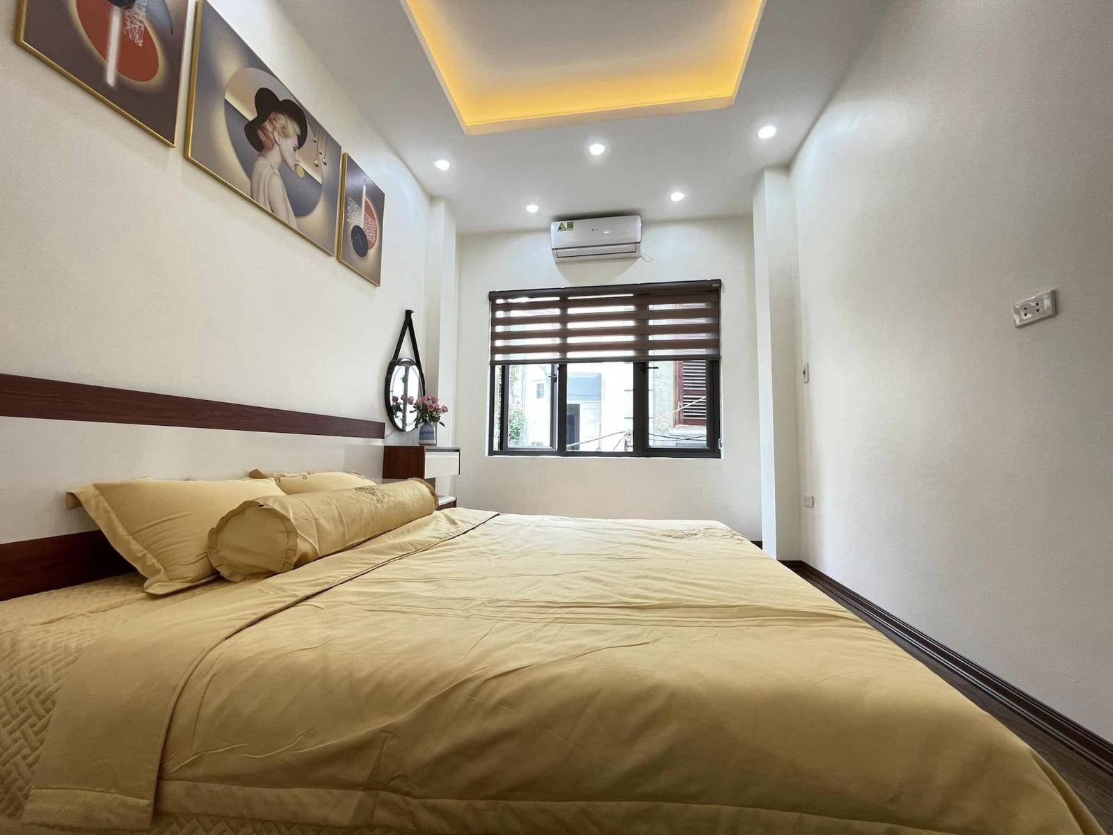 BÁN NHÀ LẠC LONG QUÂN ,GẦN PHỐ ,VÀI BƯỚC CHÂN RA  HỒ TÂY LỘNG GIÓ
62M x 5TẦNG 7,9TỶ 13595669