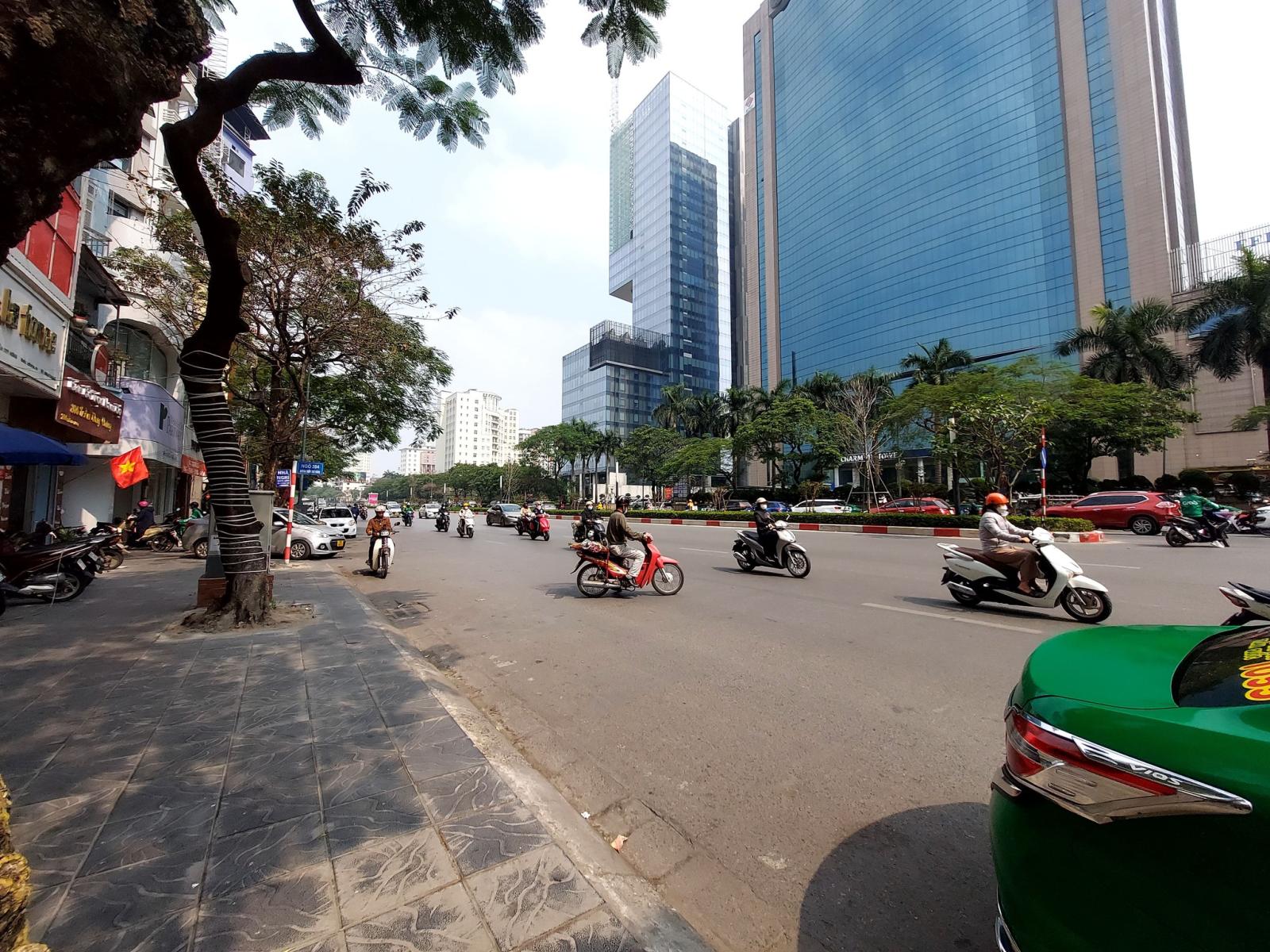 Bán khách sạn mặt phố Trần Duy Hưng 80m2 8 tầng 17 PN Siêu đẹp và đẳng cấp 0969568293 13597786