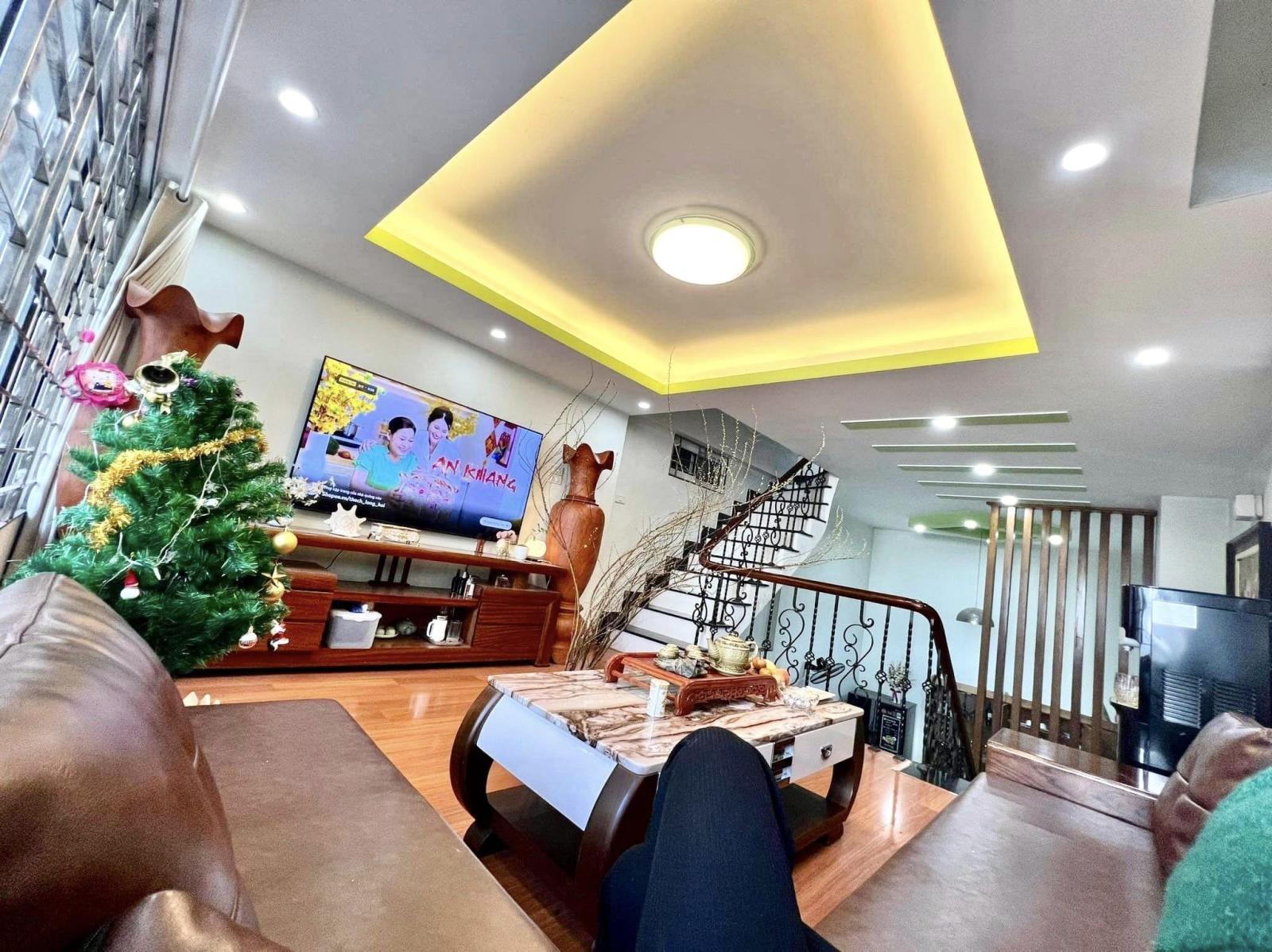 KHU ĐÔNG XUÂN ĐỈNH  - OTÔ -NGÕ THÔNG NGOẠI GIAO ĐOÀN TẶNG NỘI THẤT 41 M 5 TẦNG 5.5 TỶ 13600051