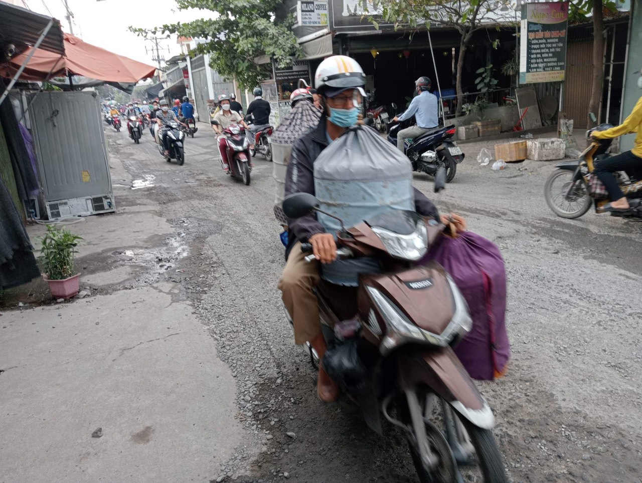 Do chuyển về quê nên cần sang nhượng lại quán mặt tiền đường Bưng Ông Thoàn, Quận 9. 13614006