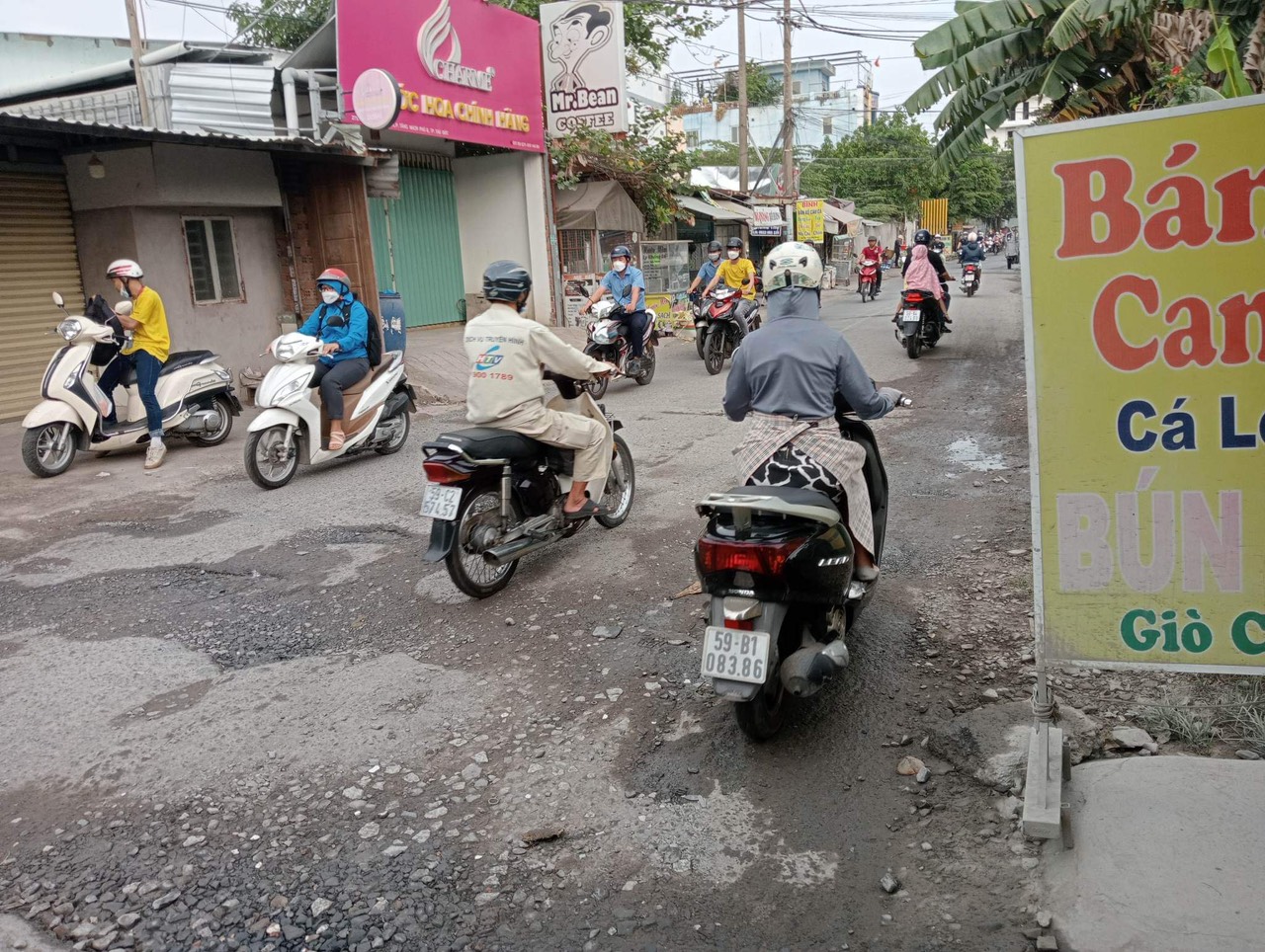 Do chuyển về quê nên cần sang nhượng lại quán mặt tiền đường Bưng Ông Thoàn, Quận 9. 13614006