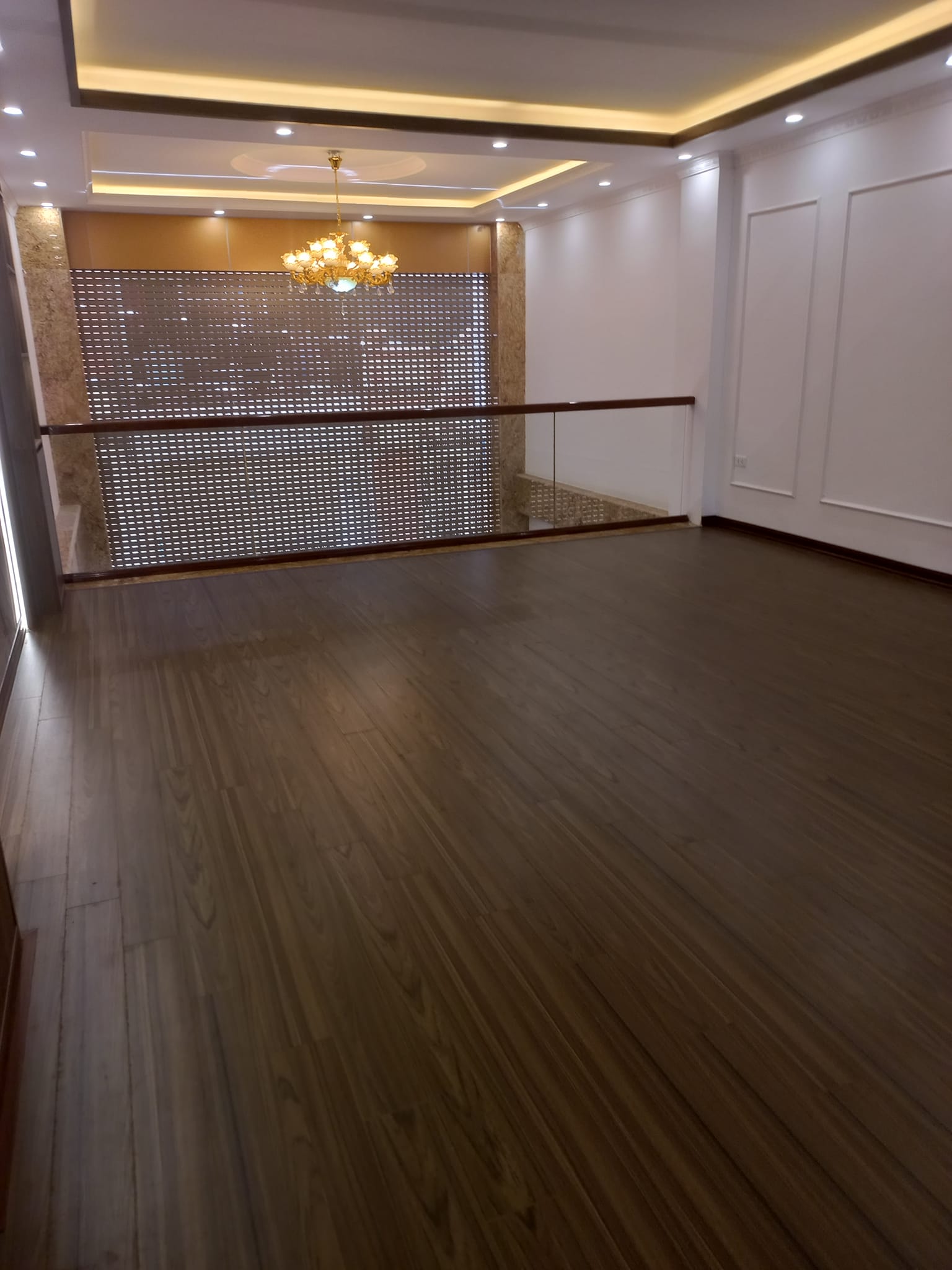 BÁN NHÀ TÒA VĂN PHÒNG KINH DOANH OTO TRÁNH HOÀNG MAI DT 72 8T GIÁ 14 TỶ 13631277