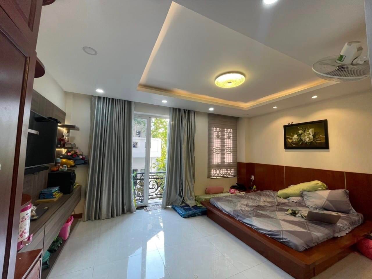 NGỘP, Bán gấp nhà MTKD Tân Sơn, 132m2, ngang 5.5m, 5 lầu, view sân bay, KD đỉnh, chỉ 15.3 tỷ.
 13636767