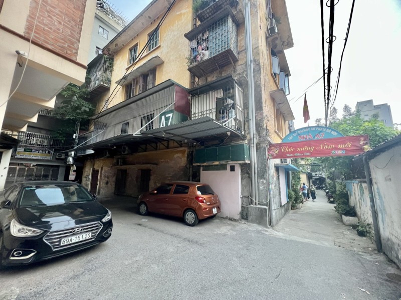 Bán căn hộ Trần Quốc Hoàn, Cầu Giấy. 80m2; T2; giá 2.2 tỷ. Phương 13643971