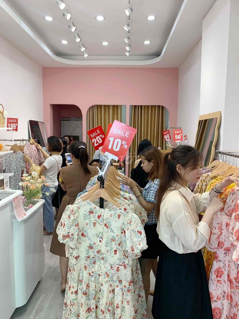 Chính chủ sang nhượng Shop thời trang mặt phố số 76 Phạm Ngọc Thạch, Đống Đa, Hà Nội. 13657844