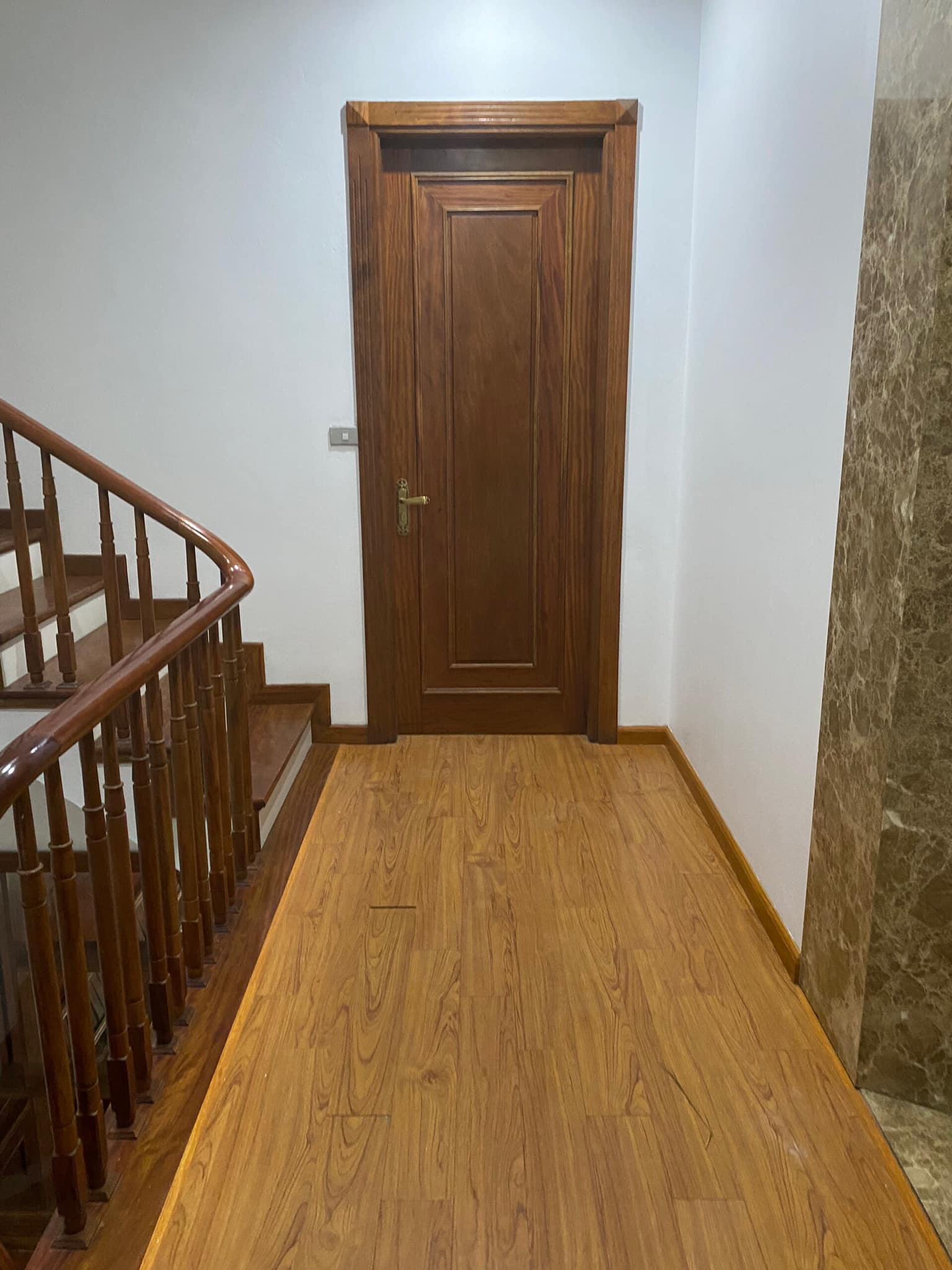 BÁN NHÀ PHƯỜNG CỐNG VỊ NGÕ THÔNG ,GẦN TRƯỜNG ,HỒ,CÔNG VIÊN 65M 5T 7.8TỶ 13678742