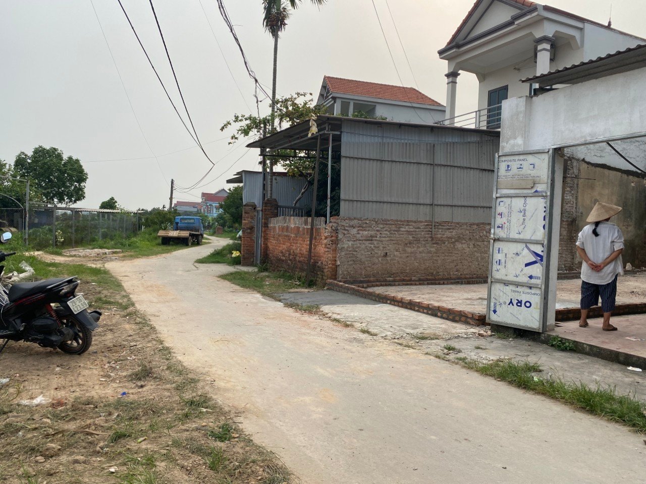Bìa làng 60m giá chỉ 1x  tại yên Ninh-Hiền Ninh đường 8m 13681449