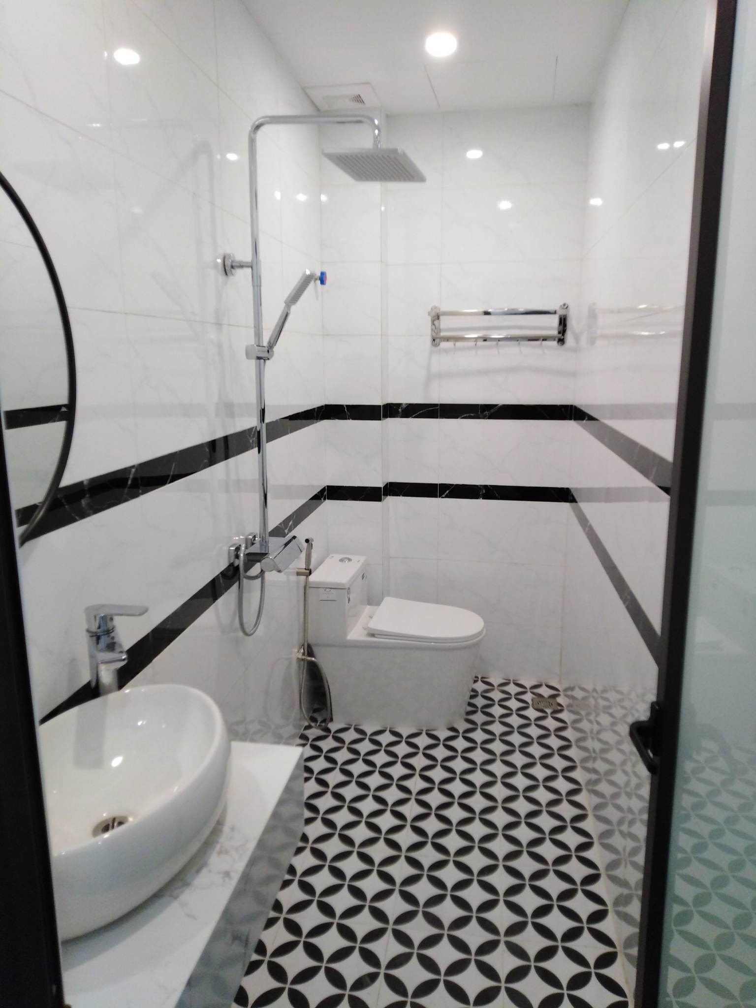 BÁN NHÀ   TÂN XUÂN-OTÔ ĐỖ CỬA - KINH DOANH -55M 5 TẦNG 6.5 TỶ 13686748