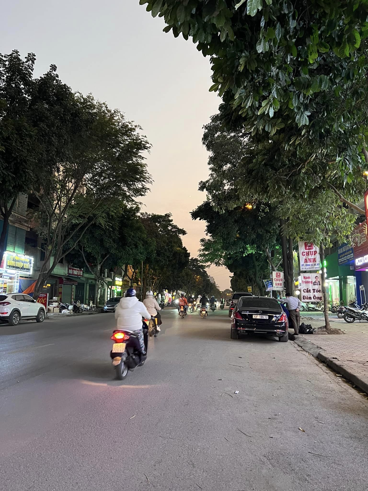 Nhà Đẹp Nguyễn Cảnh Dị Mặt Tiền Rộng Thang Máy GaRa ÔTô Vỉa Hè Kinh Doanh 13686859