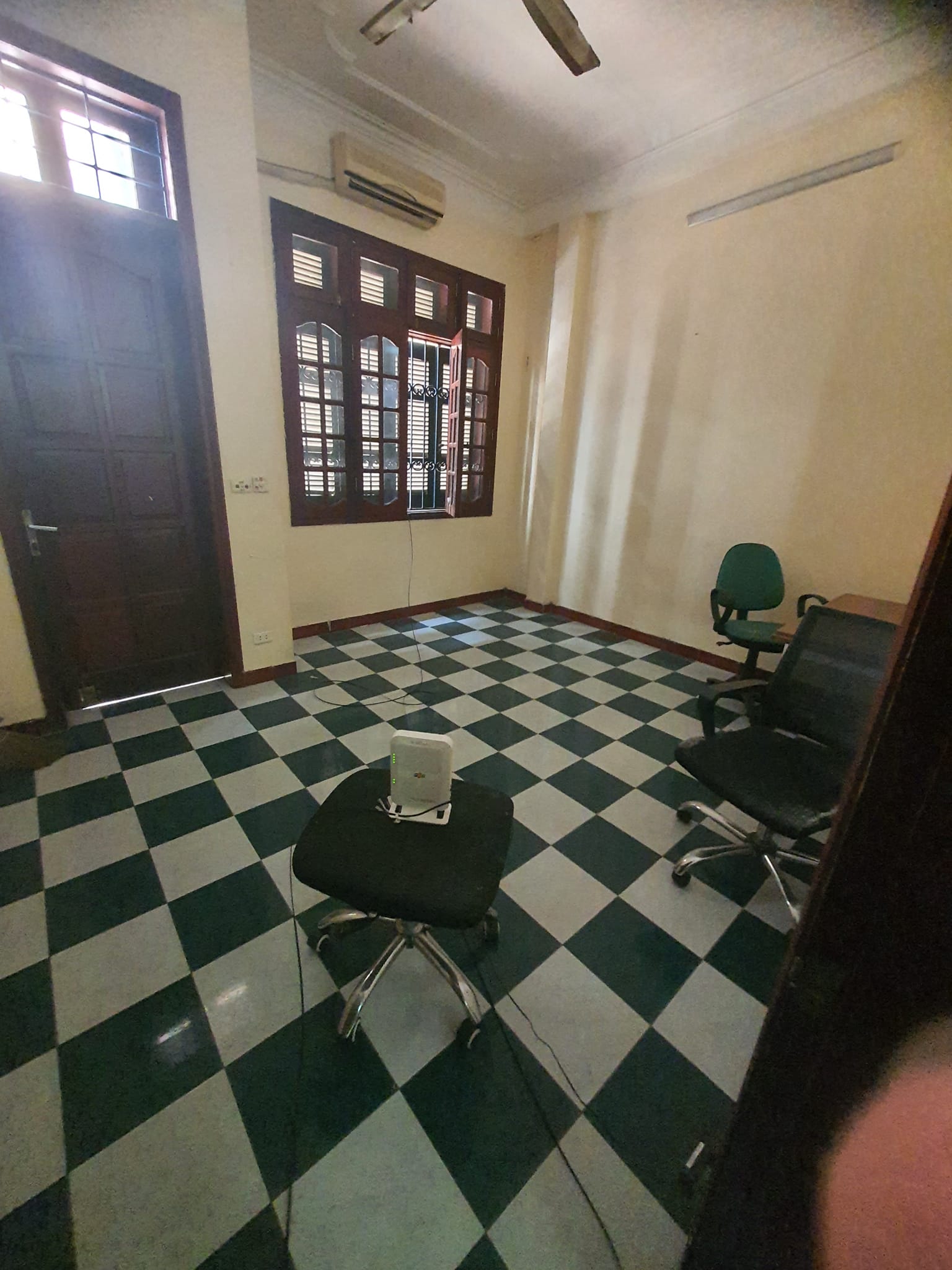 Cho thuê NHÀ NGUYÊN CĂN CẦU GIẤY, 20 TRIỆU/THÁNG, KINH DOANH HOẶC Ở. LH: 0937368286 13687186