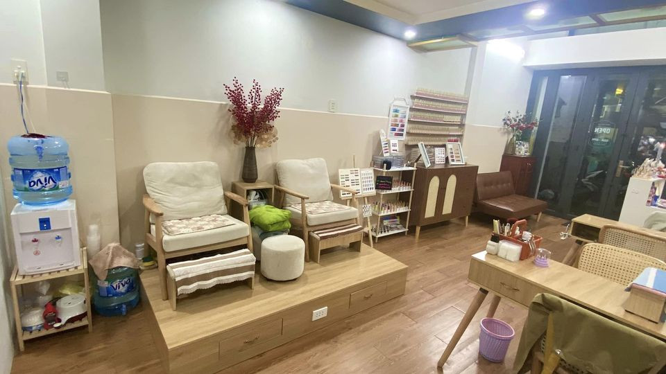 Cần sang nhượng tiệm Nail khu vực quận 10 đường Đào Duy Từ. Khu vực trường Đại Học đông đúc 13690123