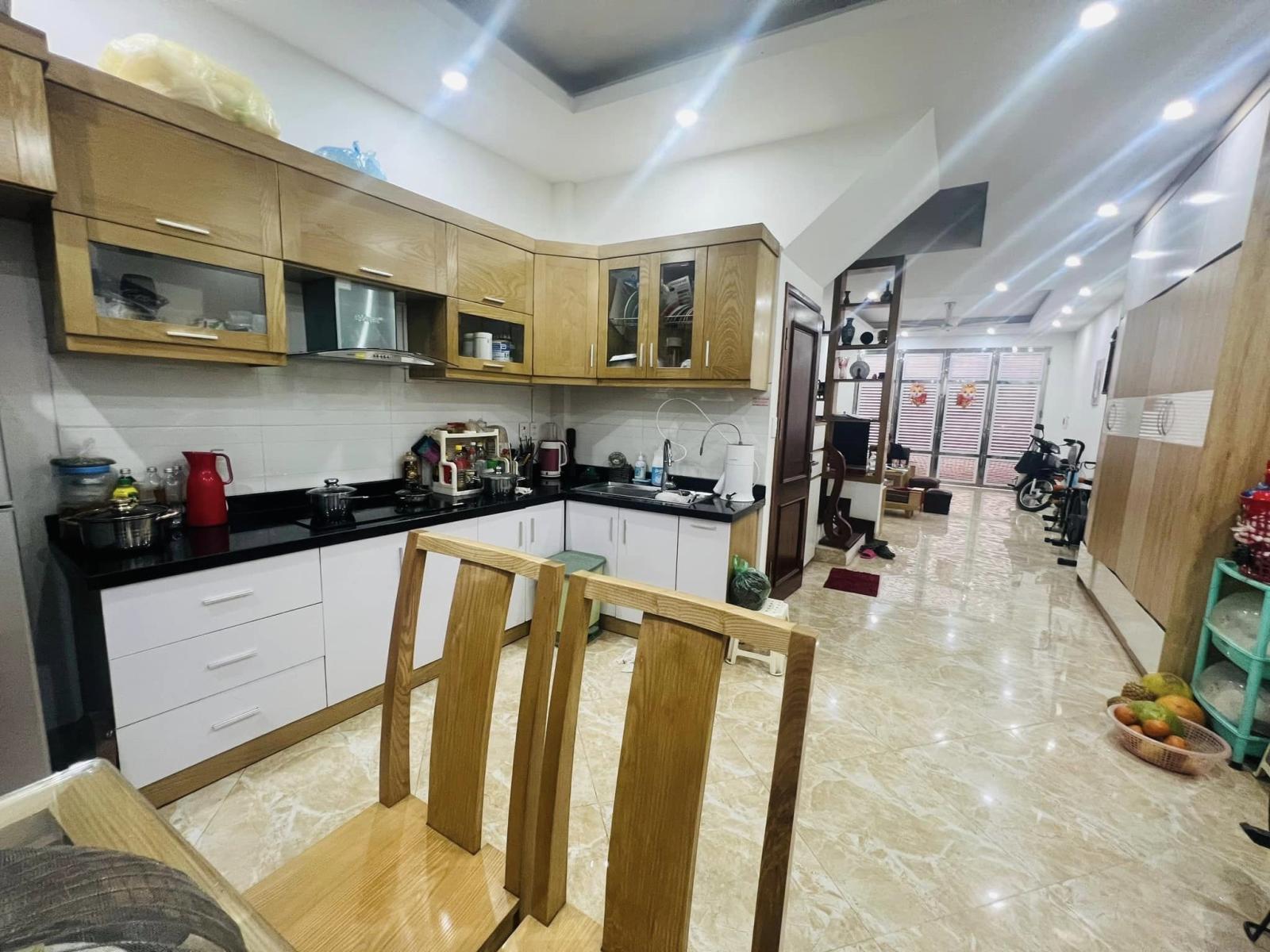 BÁN NHÀ HOÀNG HOA THÁM – GẦN PHỐ -NHÀ ĐẸP-Ở NGAY  – NHIỀU TIỆN ÍCH 62X 5T 9.8TỶ 13693584