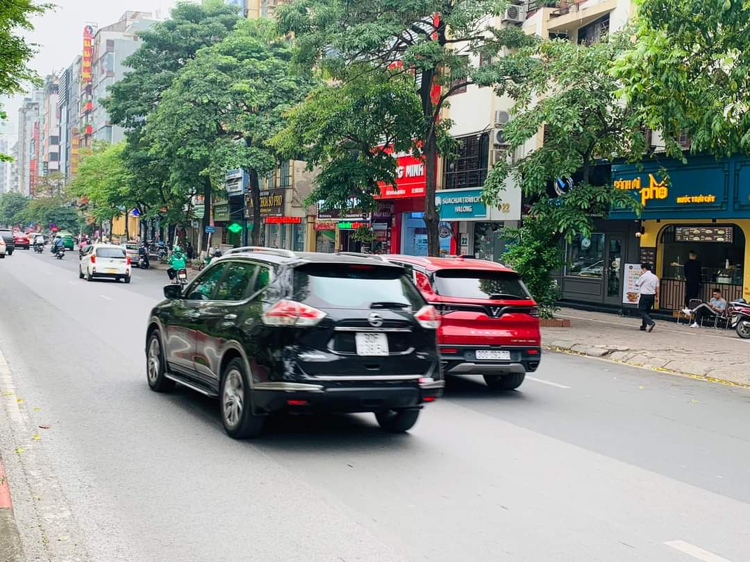 siêu VIP ! mặt phố trần thái tông 295m MT 12.8m vỉ hè đá bóng KD đỉnh. 13700486