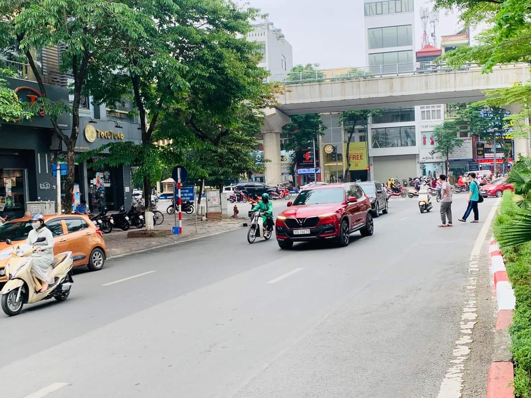 siêu VIP ! mặt phố trần thái tông 295m MT 12.8m vỉ hè đá bóng KD đỉnh. 13700486