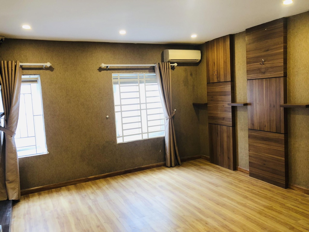 Nhà mặt tiền p2 Phổ Quang  – Tân Bình – Dt 4* 10 -  5 tầng – Gia chỉ 12 tỷ TL . 13701368