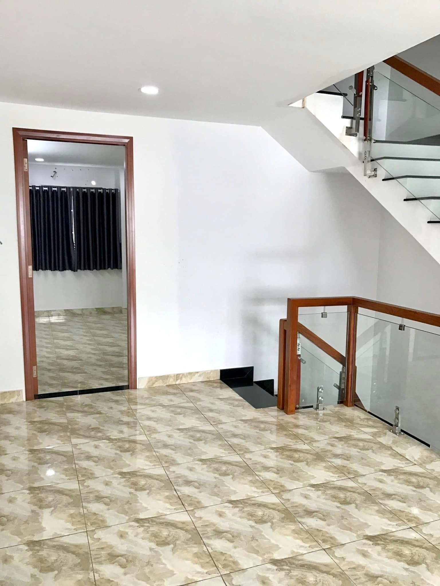 Bán nhà hẻm xe hơi ngủ - đường Bùi Quang Là, phường 12, Gò Vấp 4 tầng 72.2m2(4/4.1*18). Chỉ 6.5tỷ 13709858