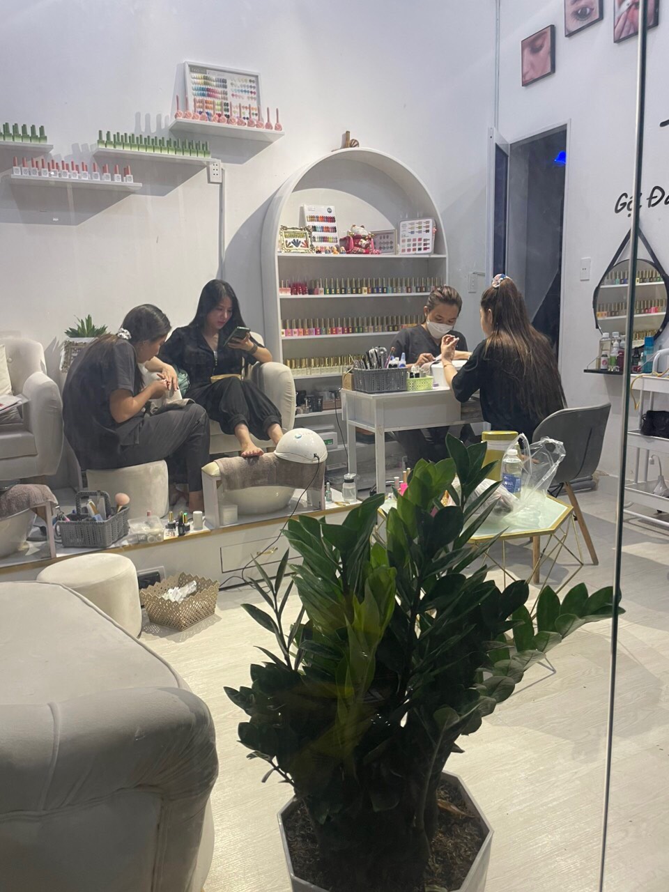 CẦN SANG NHƯỢNG LẠI MẶT BẰNG CĂN GÓC 13711598