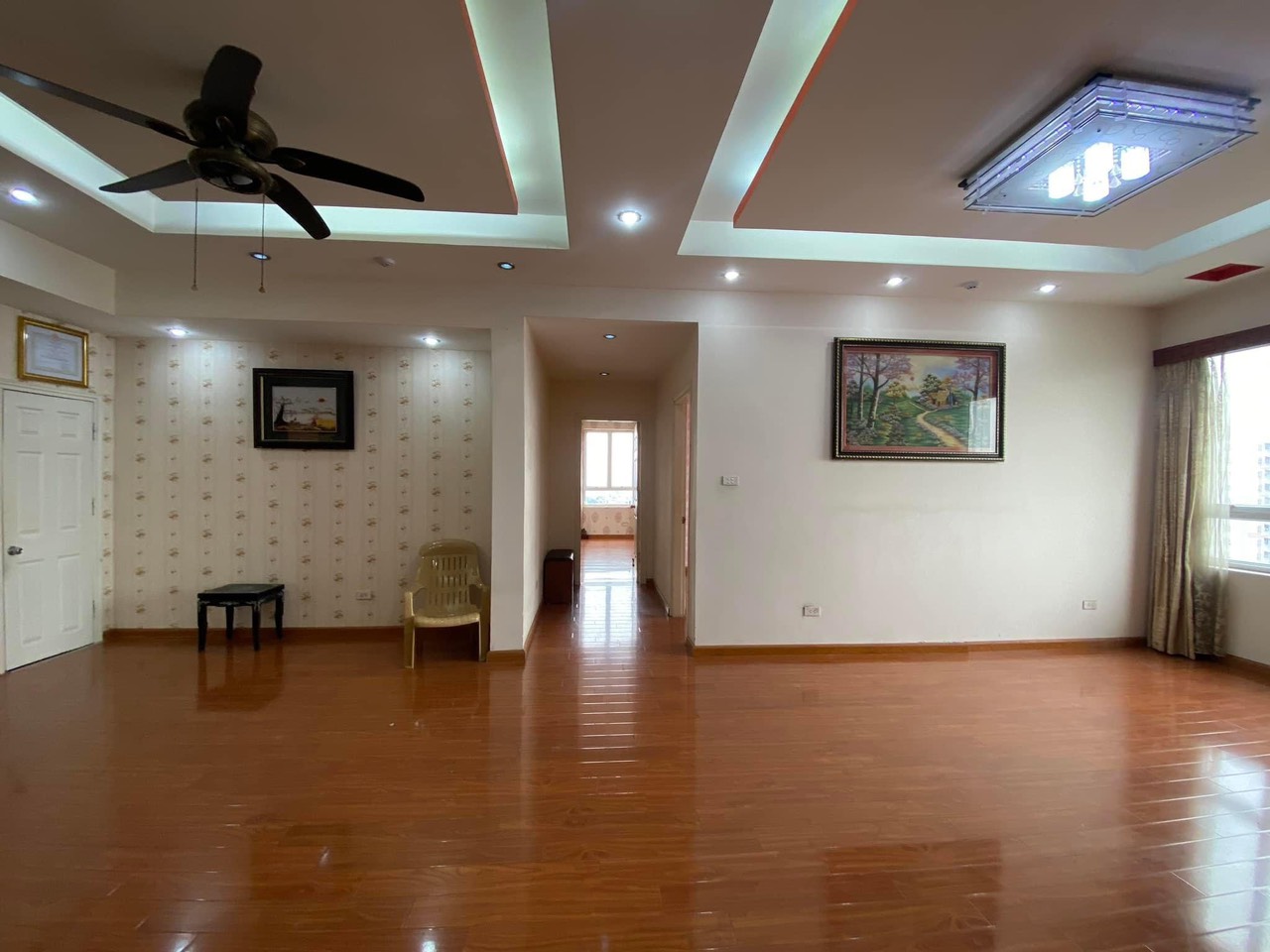 Chính chủ bán căn hộ chung cư 130 Nguyễn Đức Cảnh căn góc 131,2m 3PN ban công ĐN nhà đẹp như hình 13718890