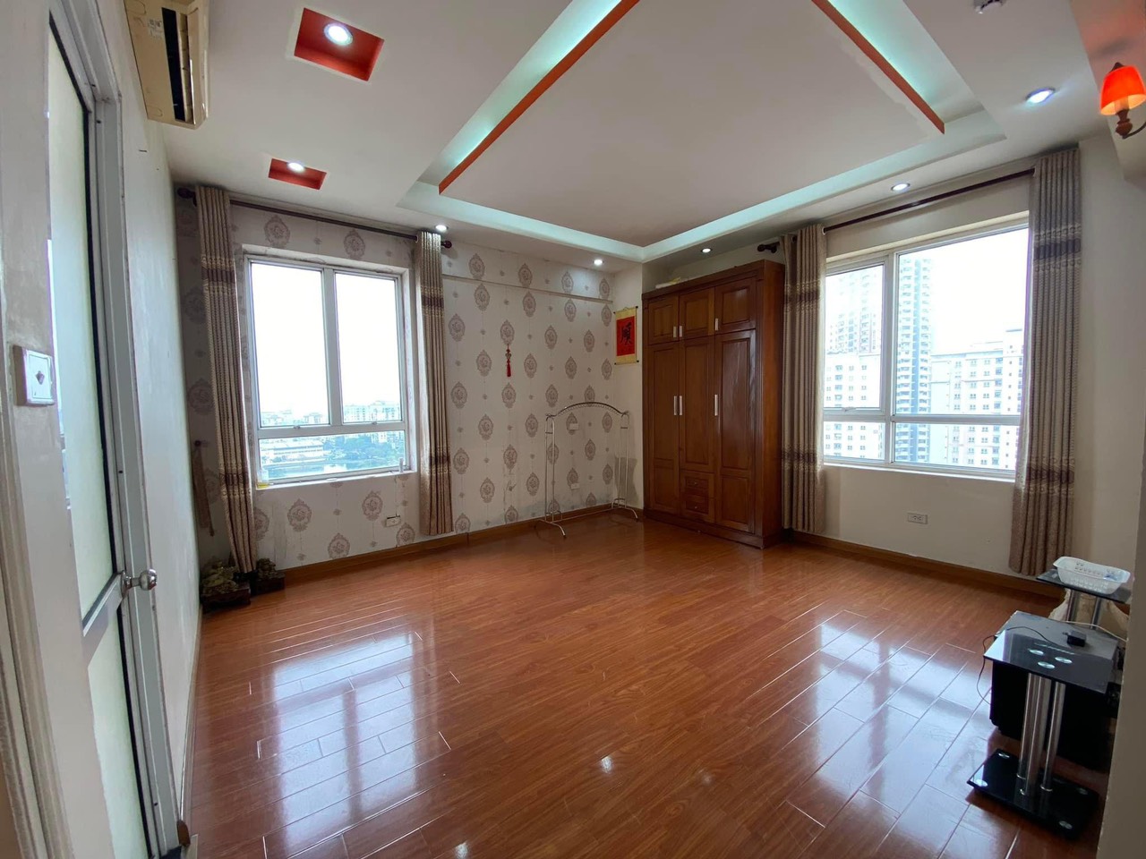 Chính chủ bán căn hộ chung cư 130 Nguyễn Đức Cảnh căn góc 131,2m 3PN ban công ĐN nhà đẹp như hình 13718890