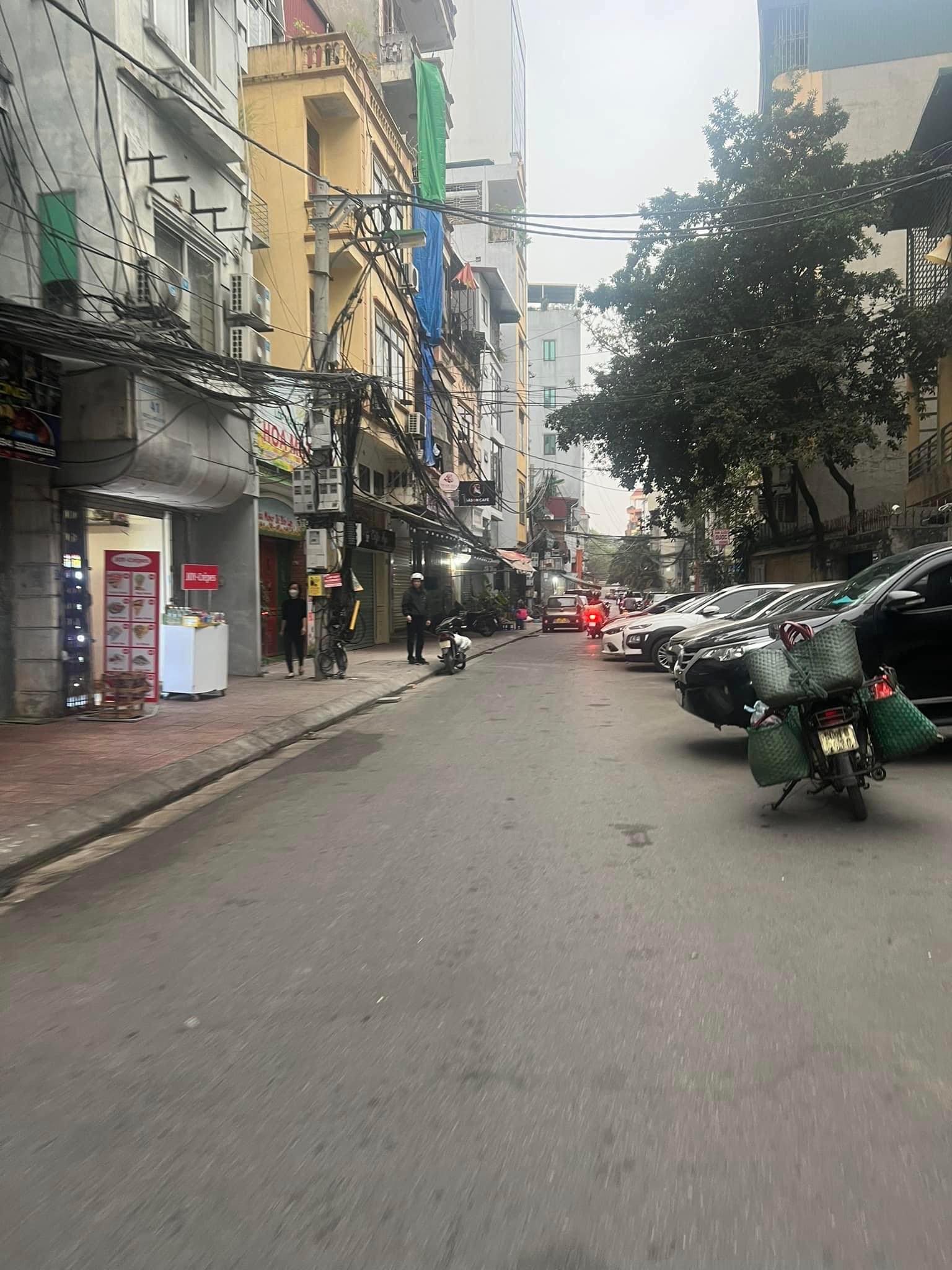 biệt thự 3 tầng cũ Đại Cồ Việt-Hai Bà Trưng, 200m, mặt tiền 12m, ôtô tránh, full thổ cư 13729561